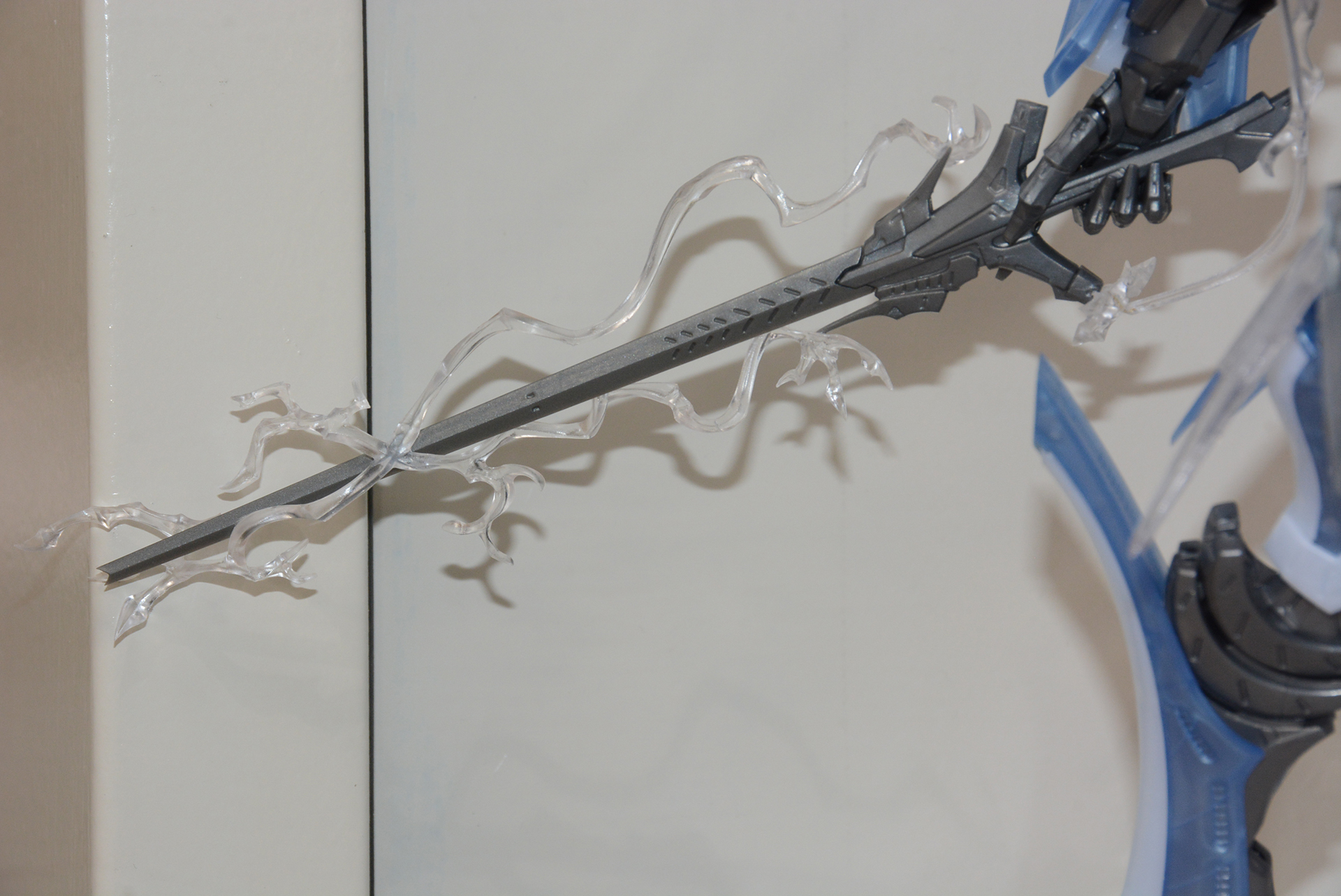 「ディストーション・ブレード・ブロウ」はエフェクトパーツで流し込まれるエネルギーを表現