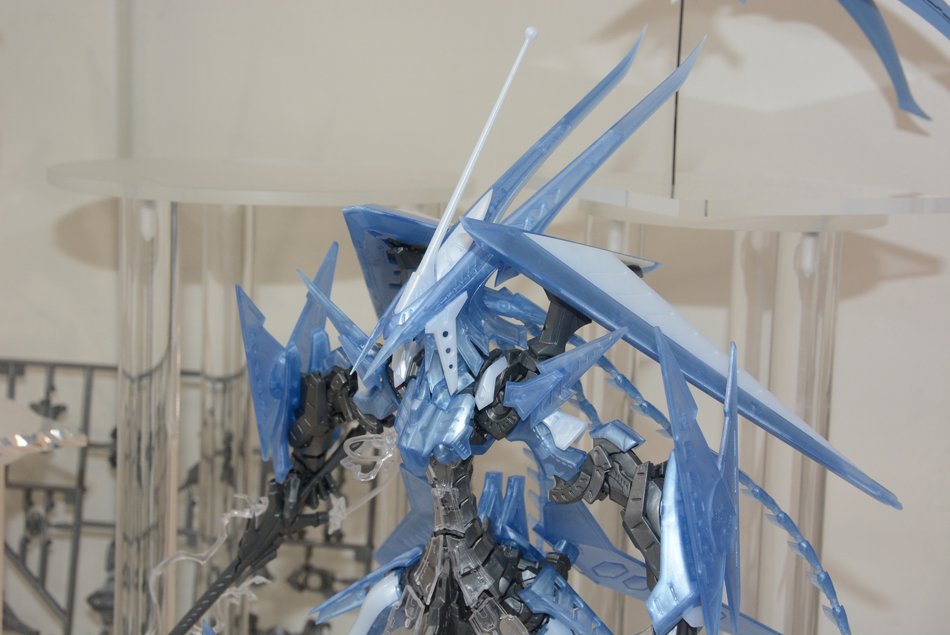 上半身がかなりボリュームのあるデザイン。このため関節の調整に時間をかけたとのこと