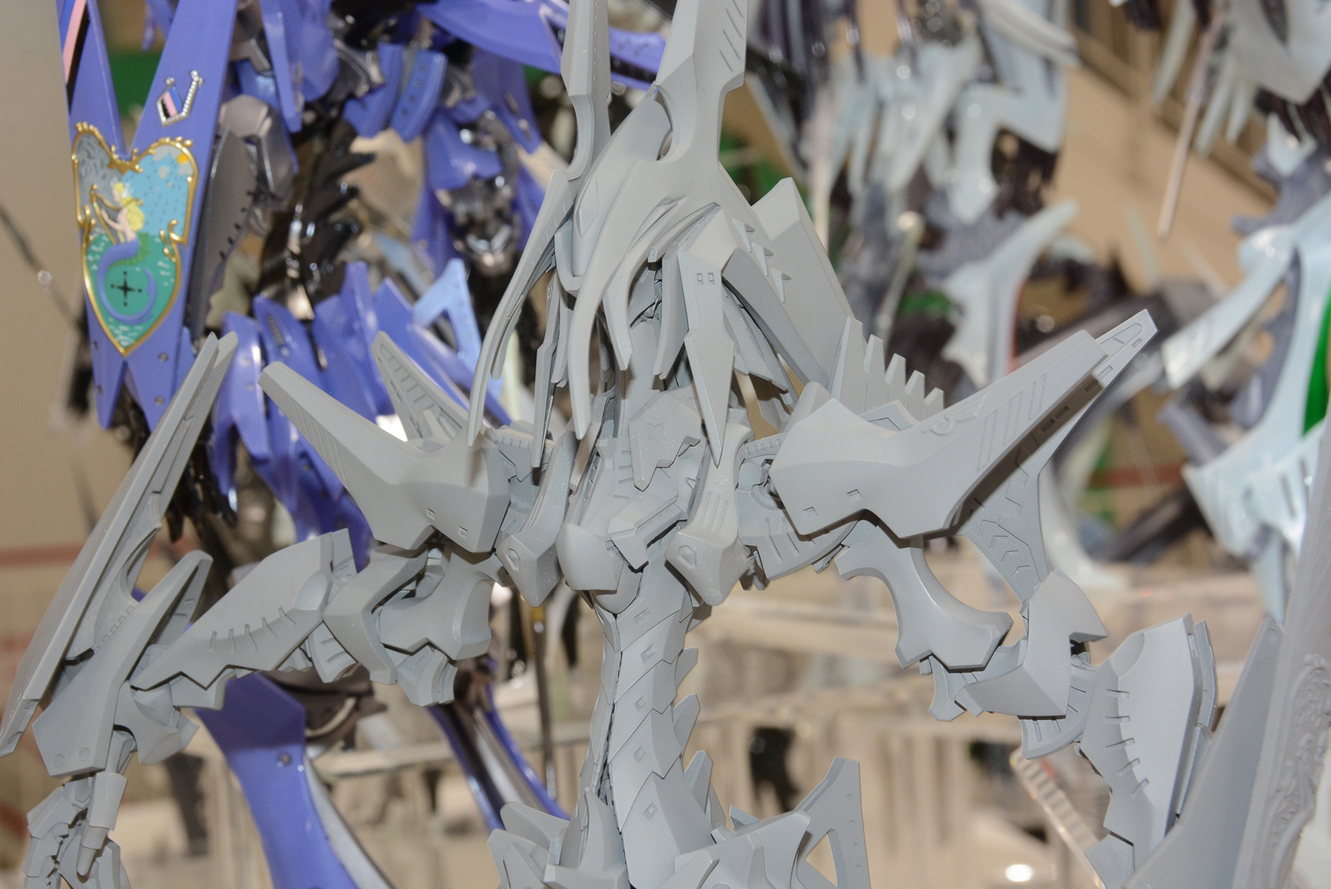 レジンキットは厚みのある装甲表現や、彫りの深いディテールなどが得意だ