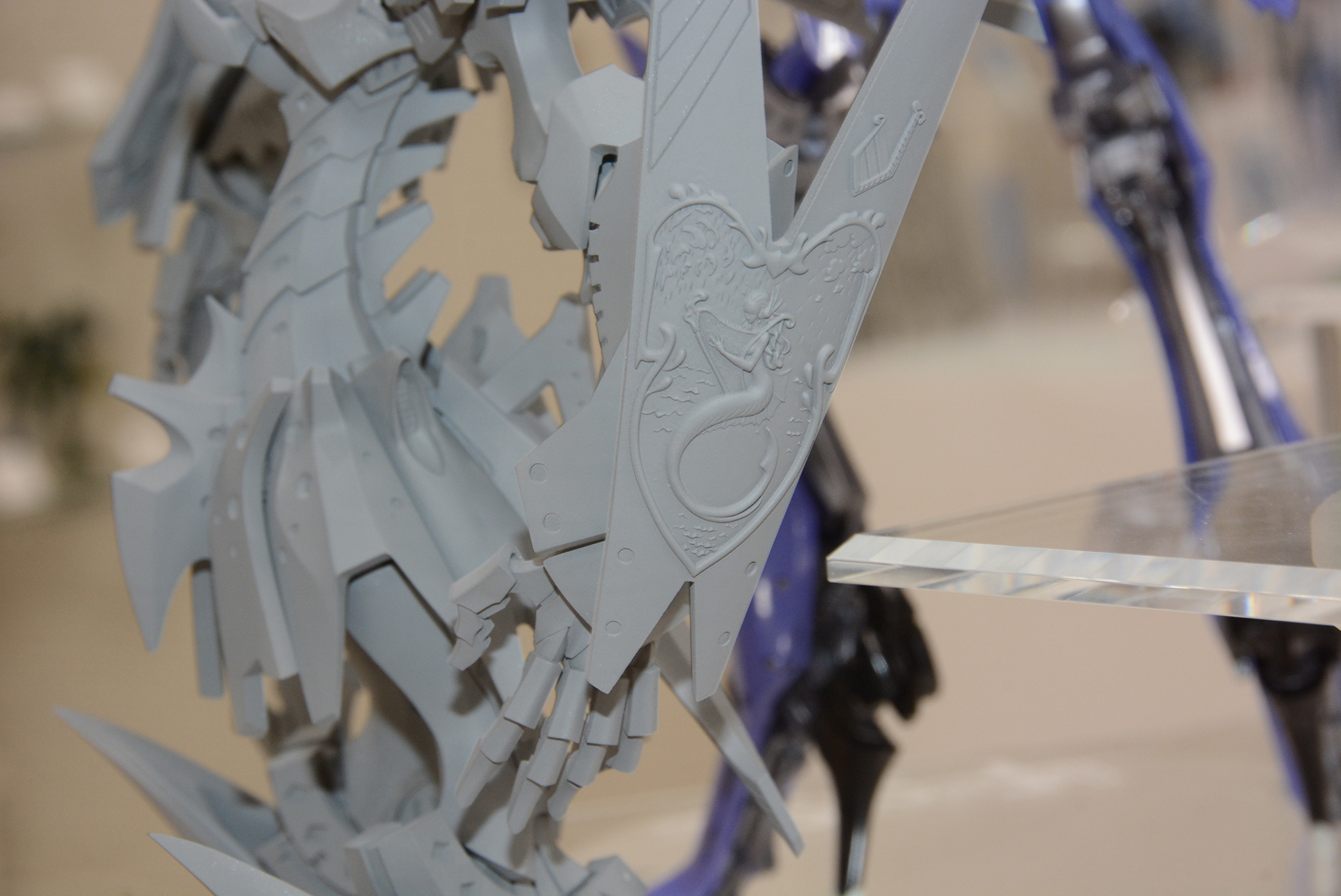 モールド状態で表現されているが、デカールを貼るためのモールドがないフライヤーパーツも用意される