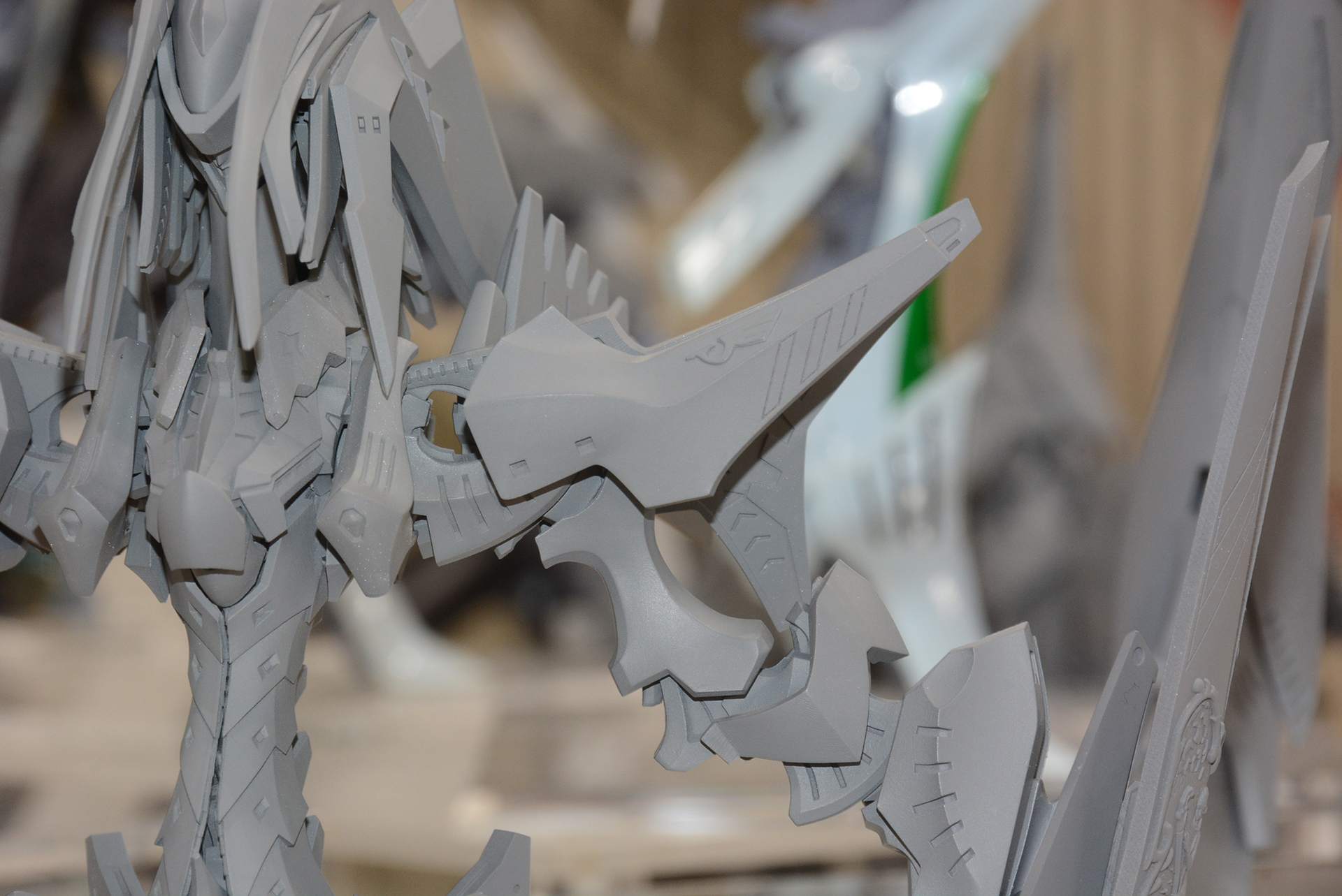 レジンキットは厚みのある装甲表現や、彫りの深いディテールなどが得意だ