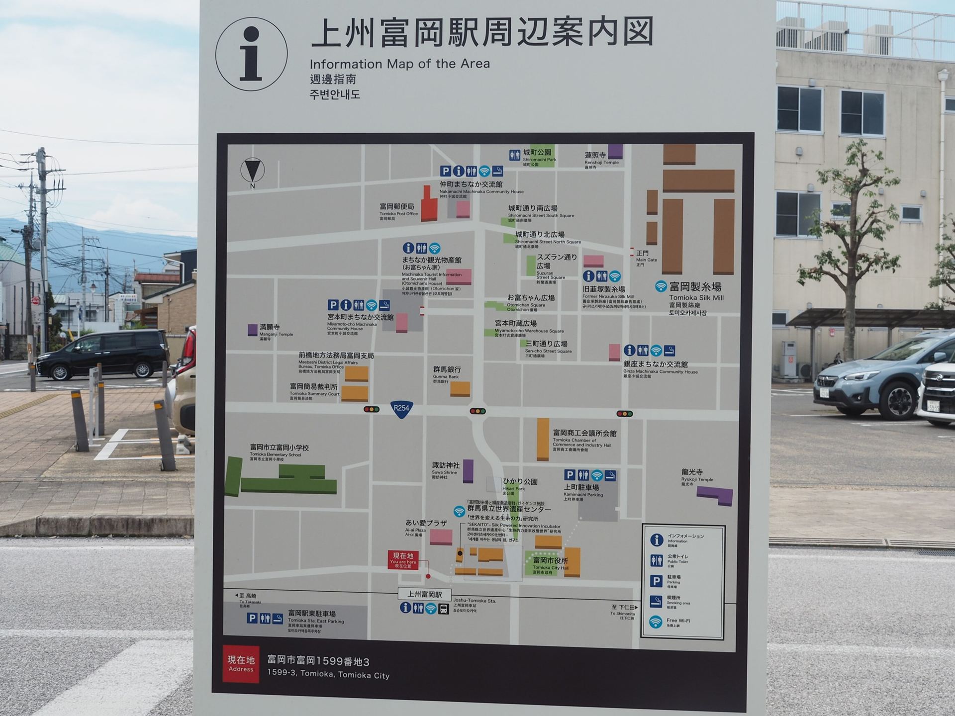 上州富岡駅周辺案内図。大通りをまっすぐすすんで、右に一回曲がるだけで富岡製糸場に着く