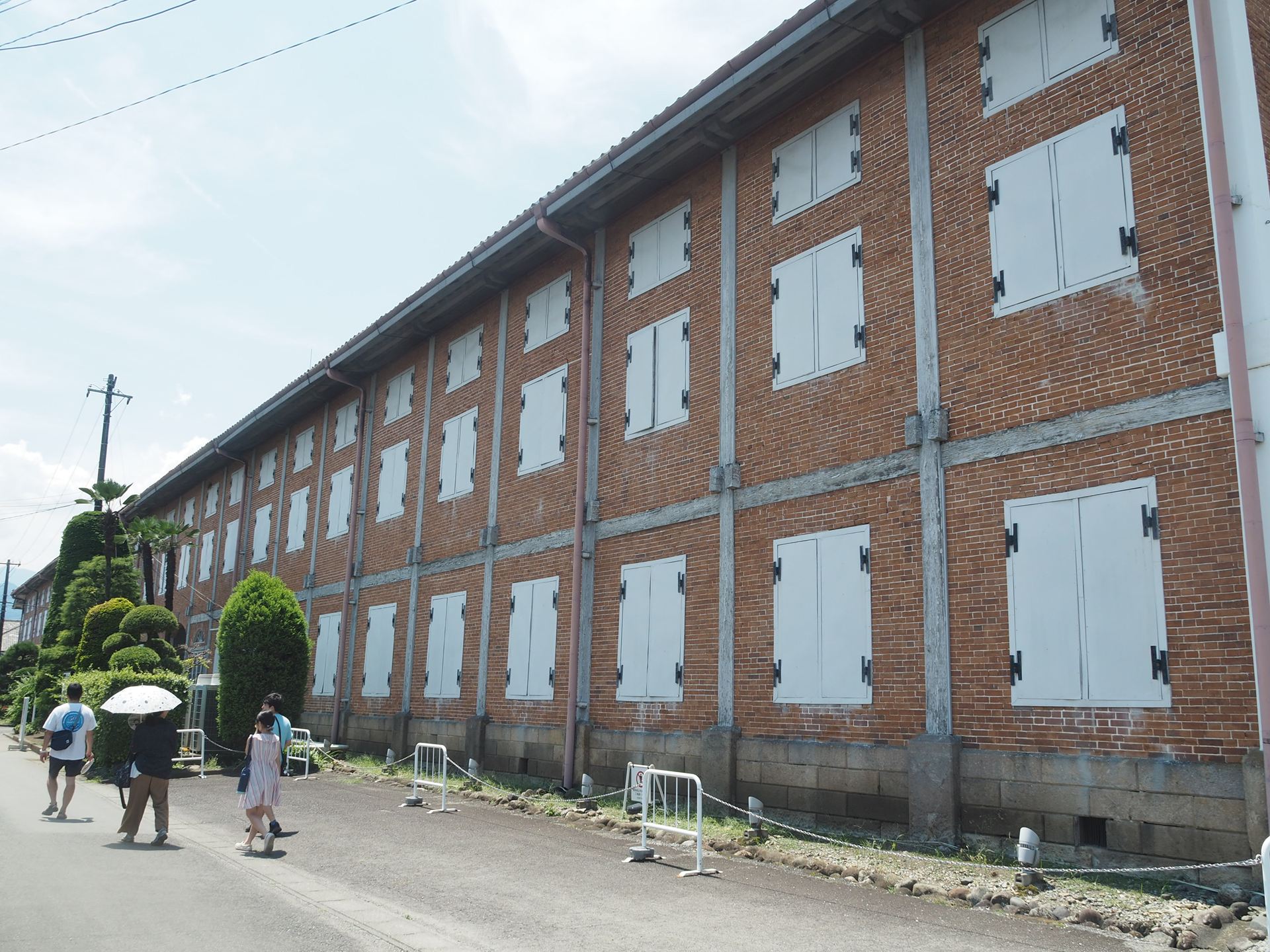 こちらが東置繭所の建物。非常に細長い建物である