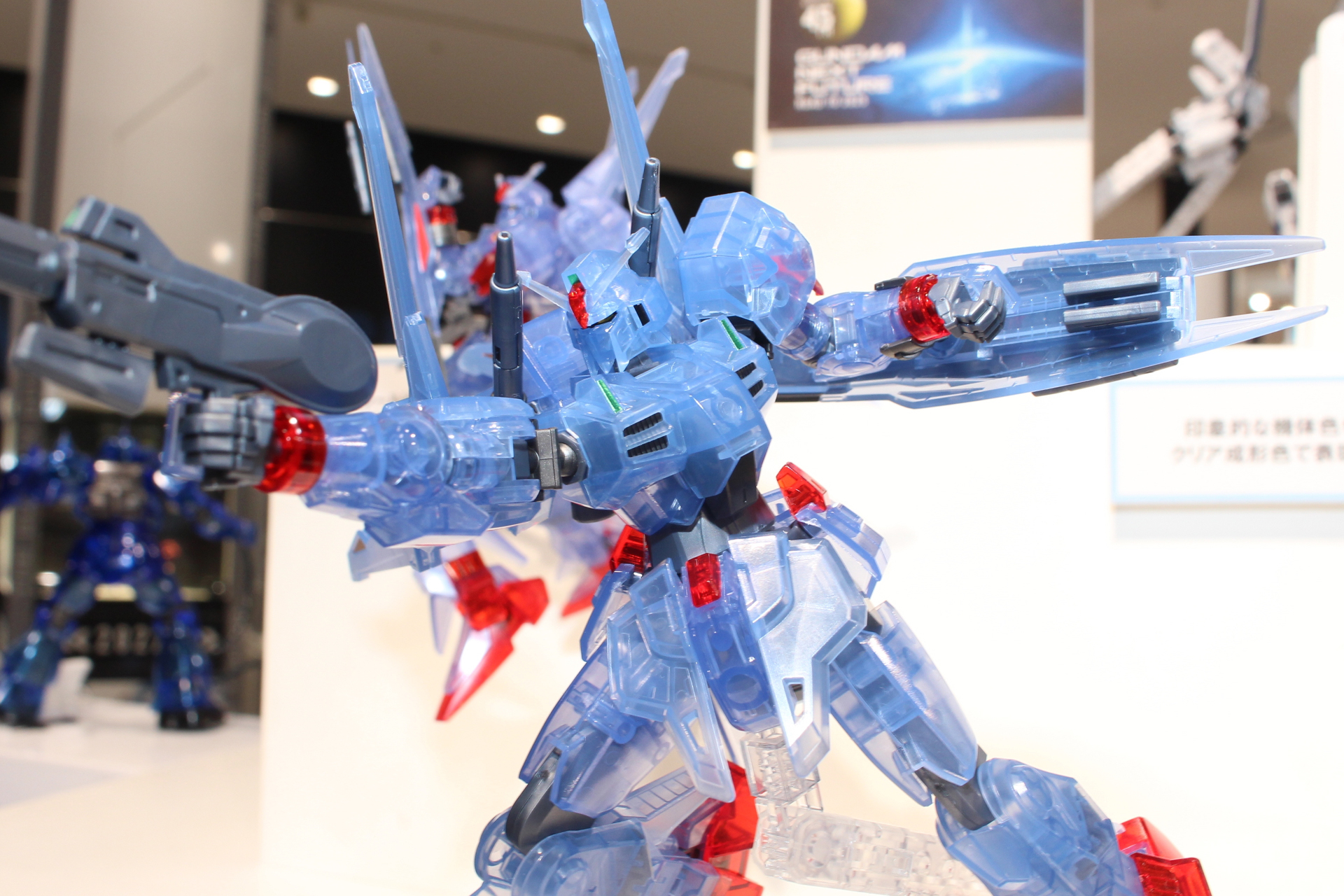 Z-MSVとして設定された機体をクリアカラーで立体化