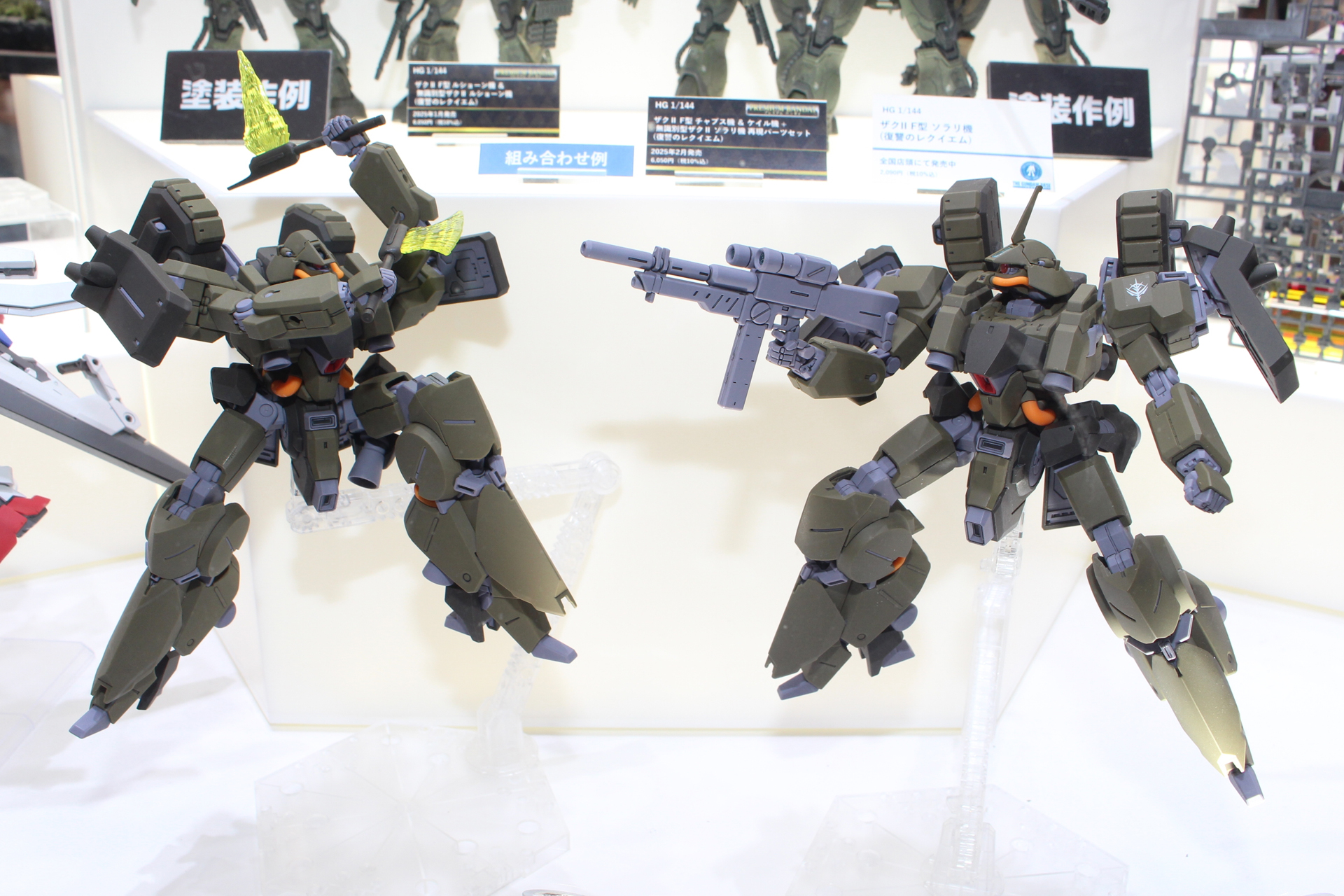 頭部パーツは2種類が付属。右は頭部に飾りがある指揮官機