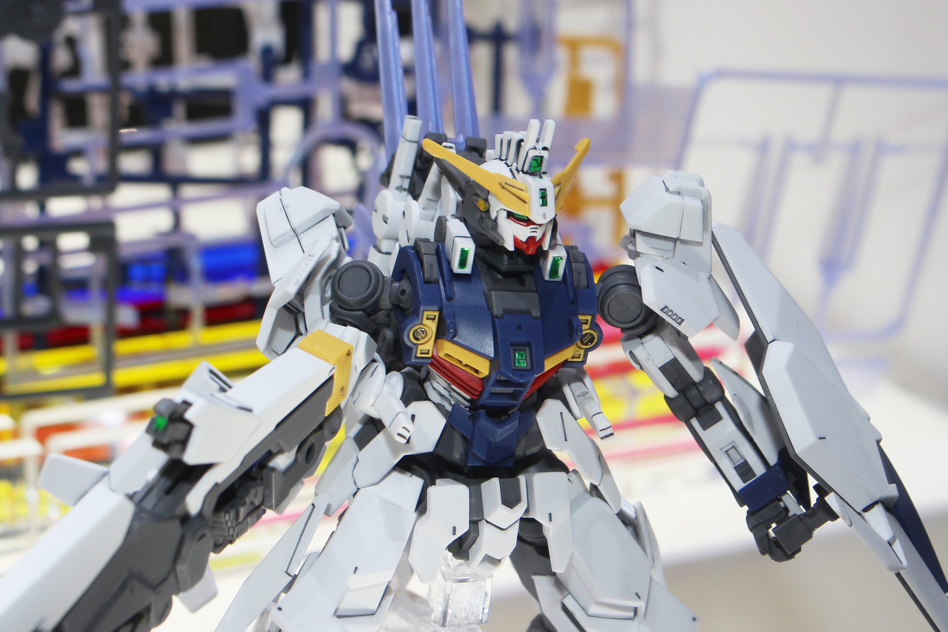 直線を主体とする無骨なスタイルが魅力