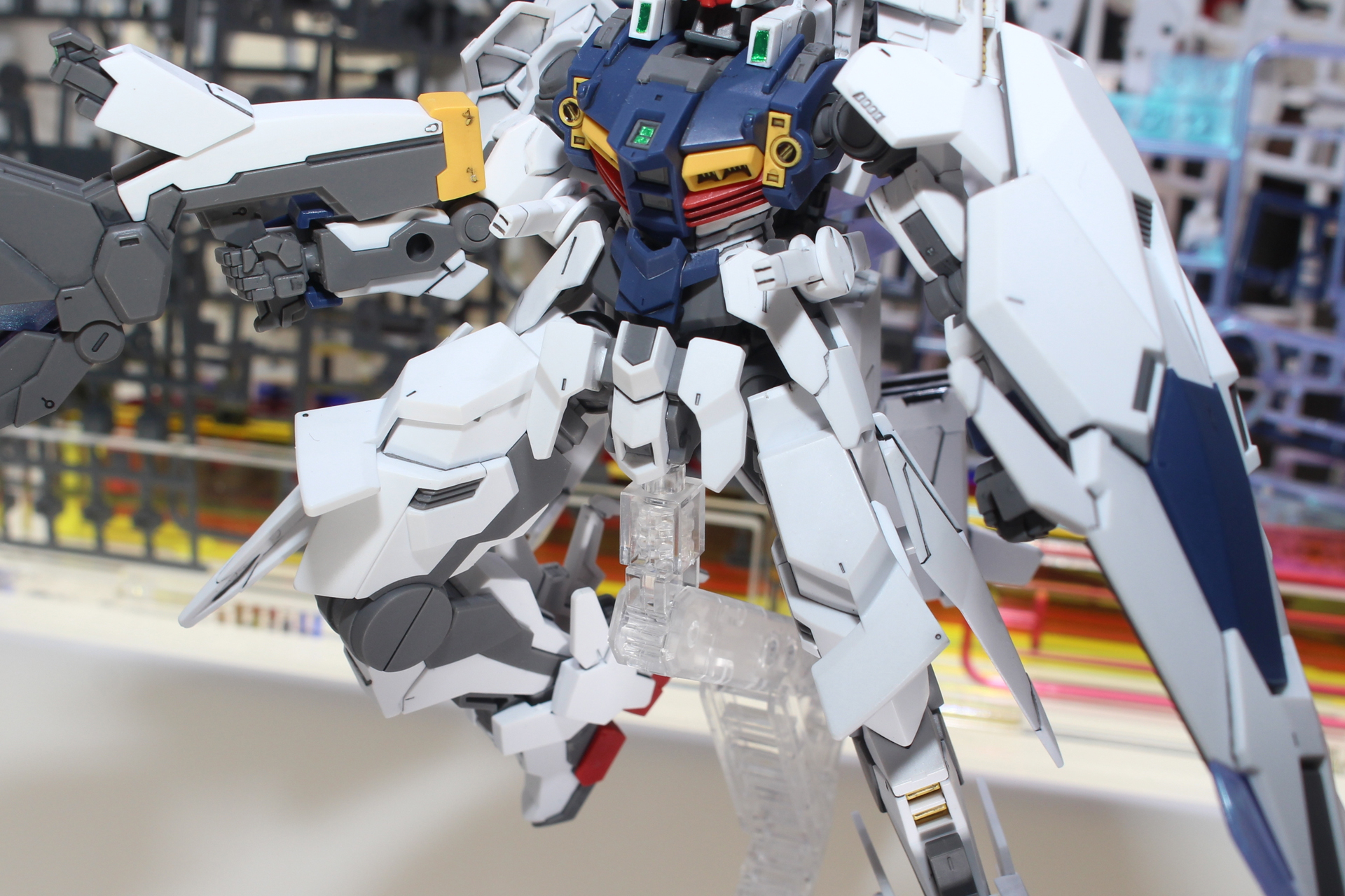 全身の外装は取り外して軽装態にすることができる