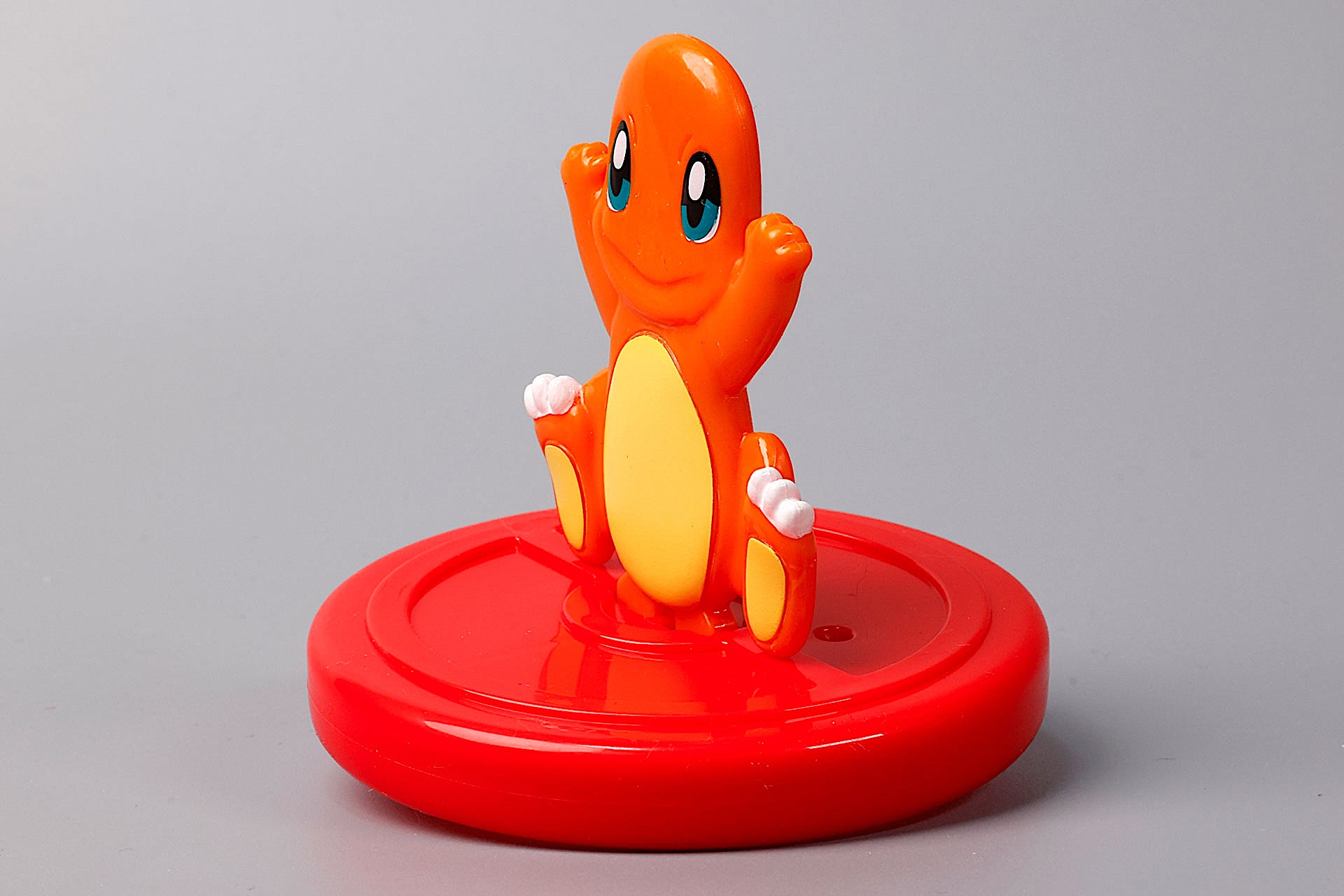 おもちゃとしてはシンプルなコマだ