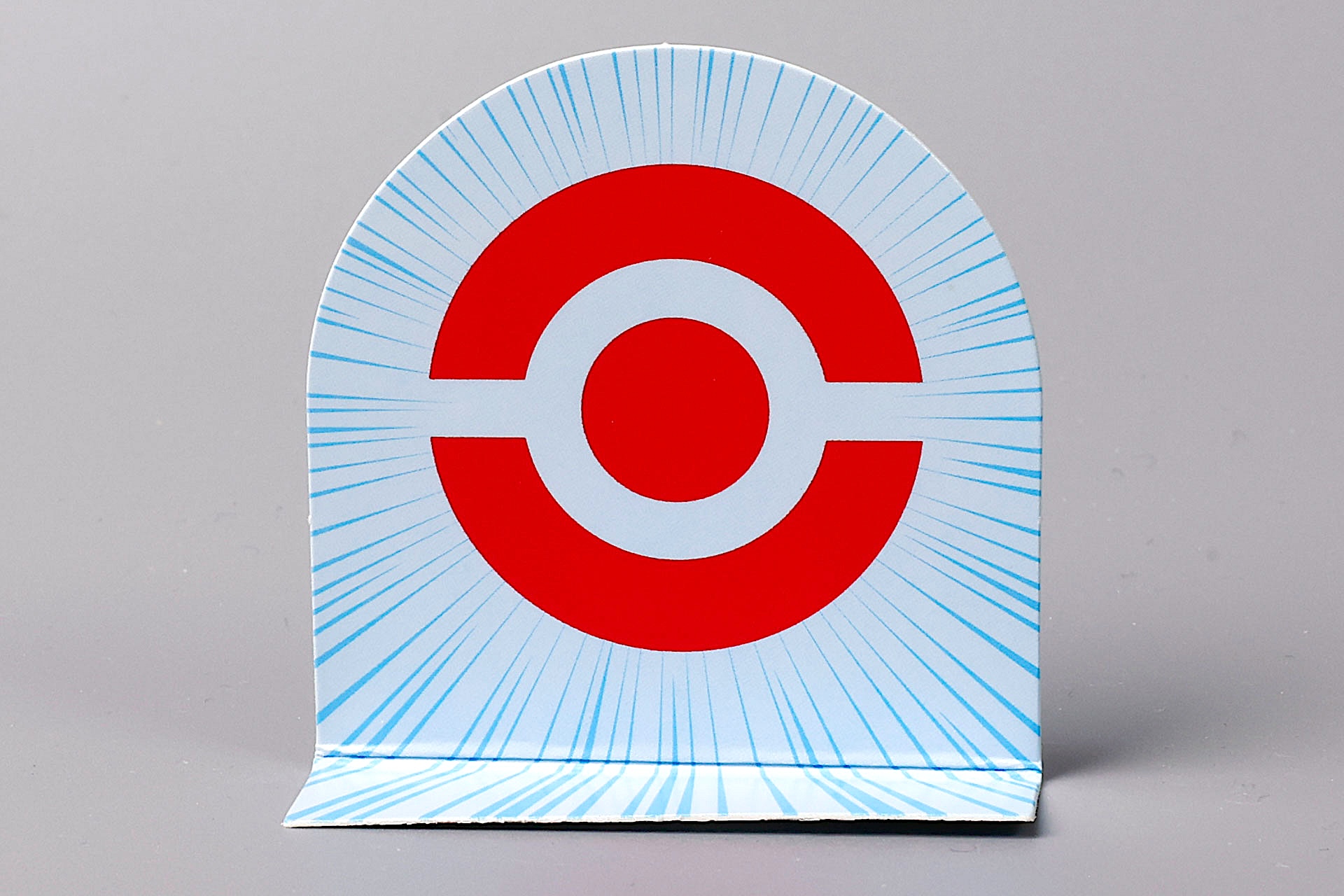 付属のカードは折り曲げて的にしよう