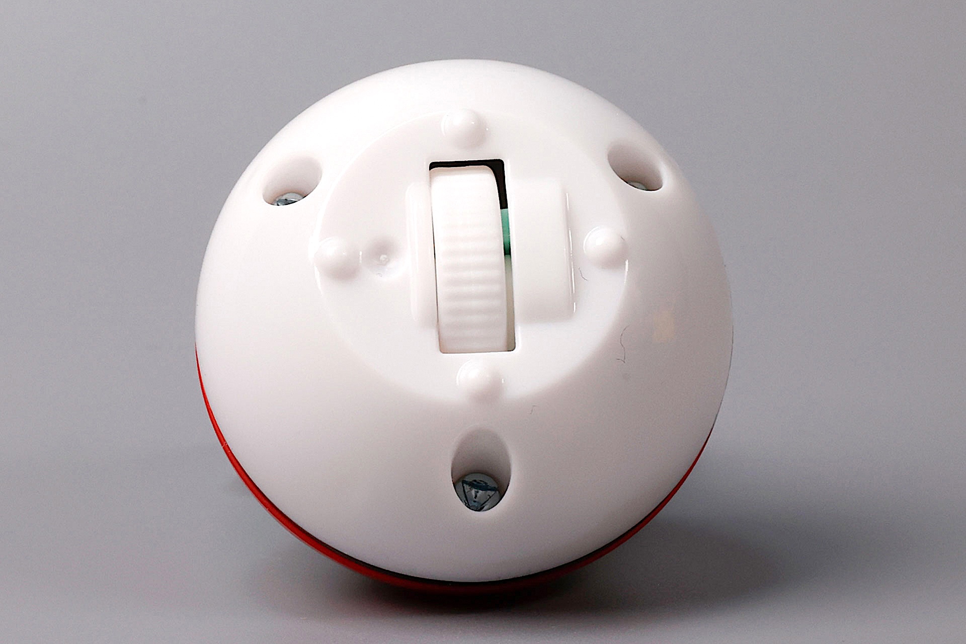 底面にはローラーが付けられている