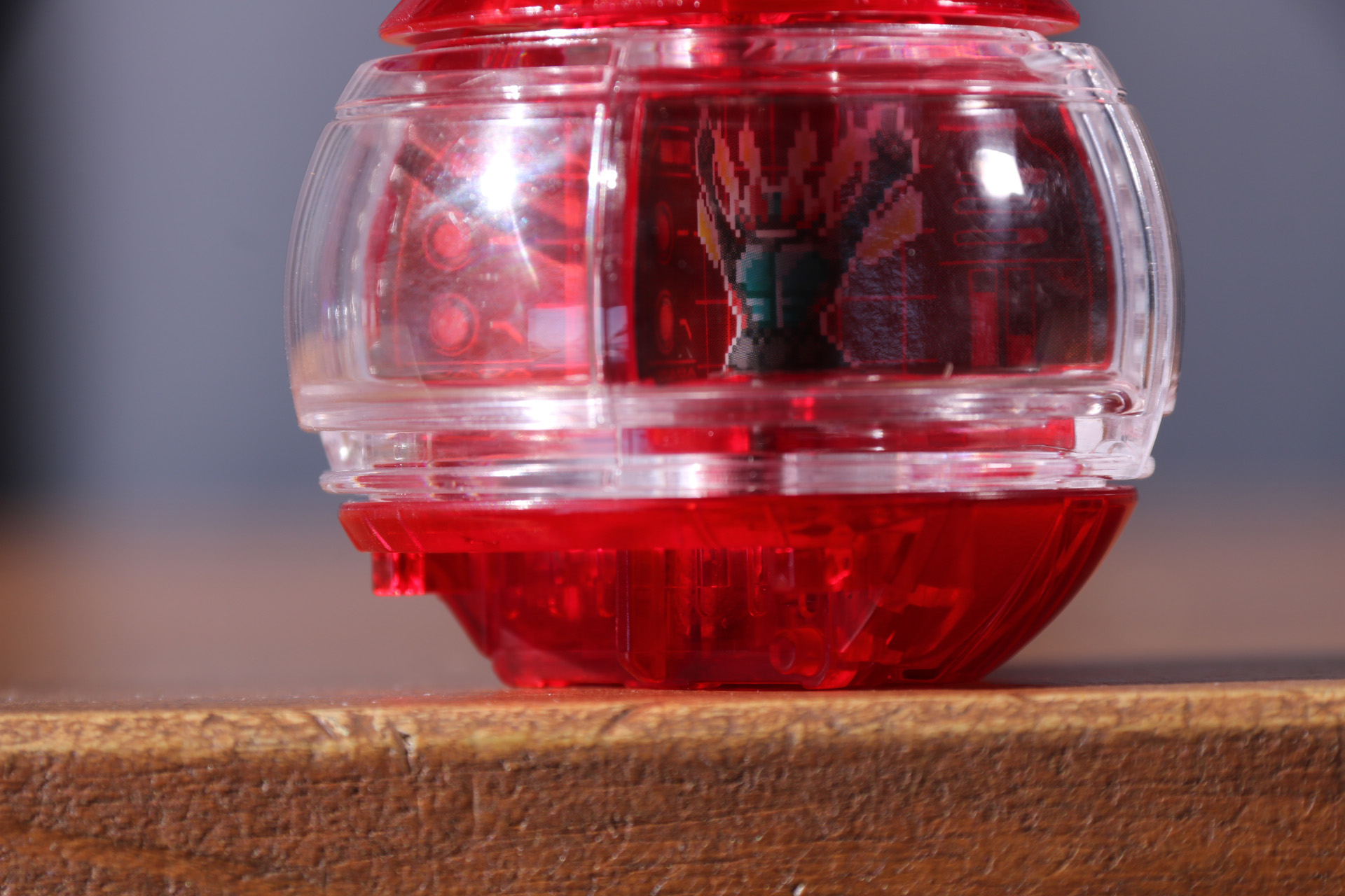 裏面下部に認識ピンが設けられている