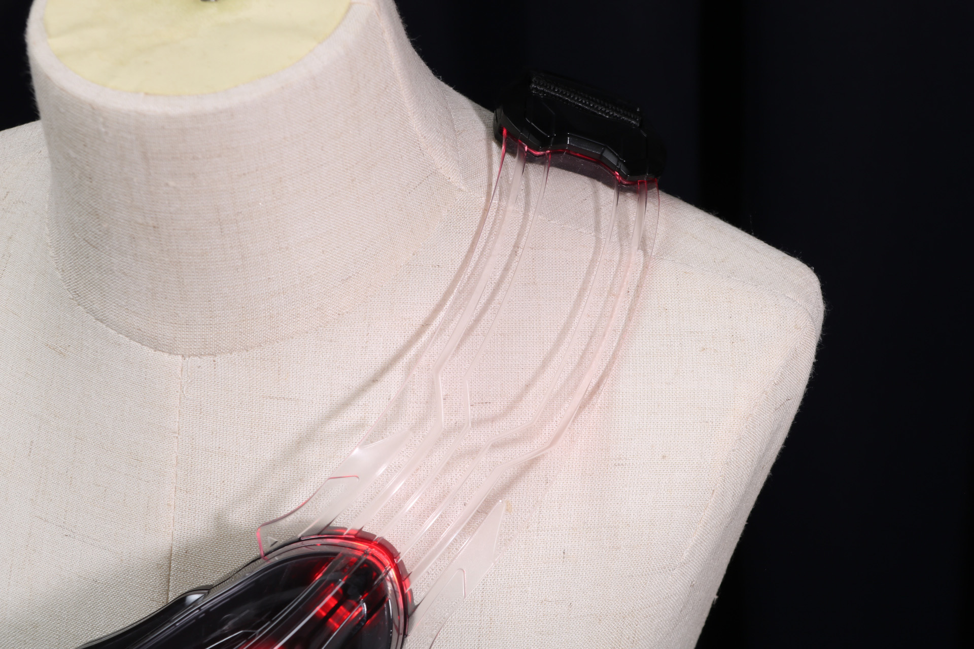 軟質部分にも光が走る