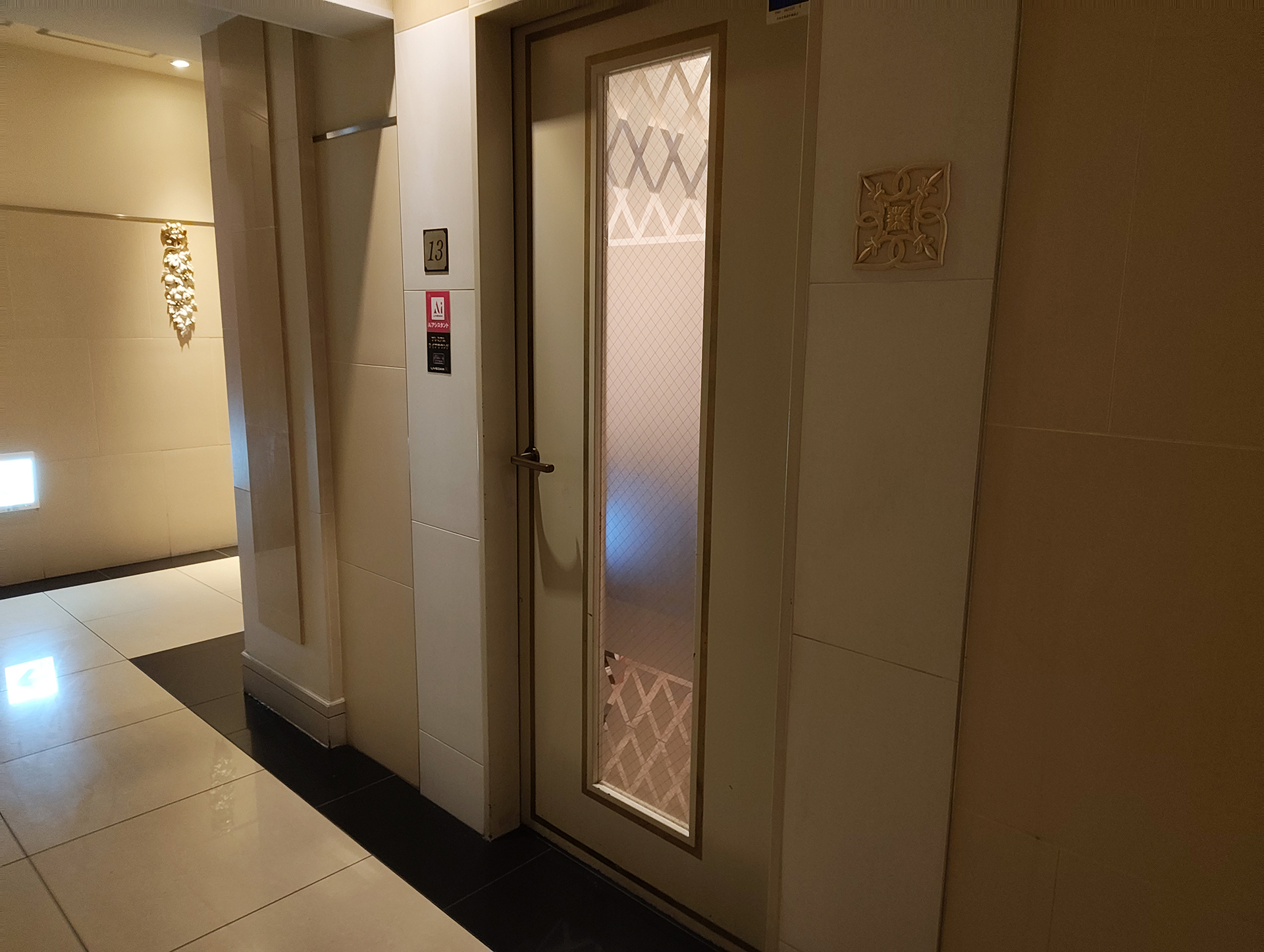 扉を閉じると殆ど音が聞こえなくなる防音仕様なので安心して対戦に専念できるのがありがたい