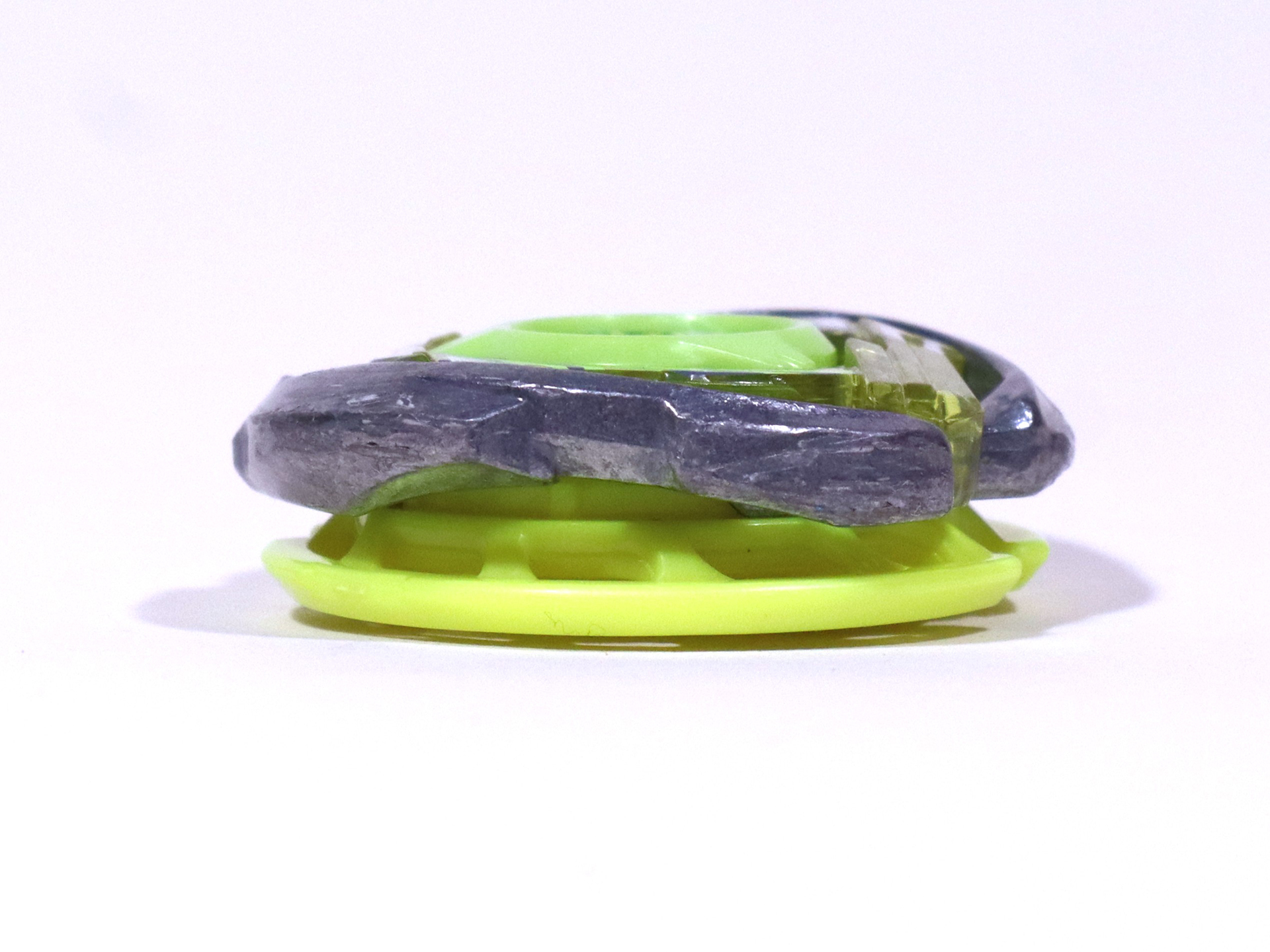 「ウィザードアーク」のデフォルトのアシストブレード「R(ラウンド)」装着時、メインブレードとアシストブレードの間の隙間が気になる