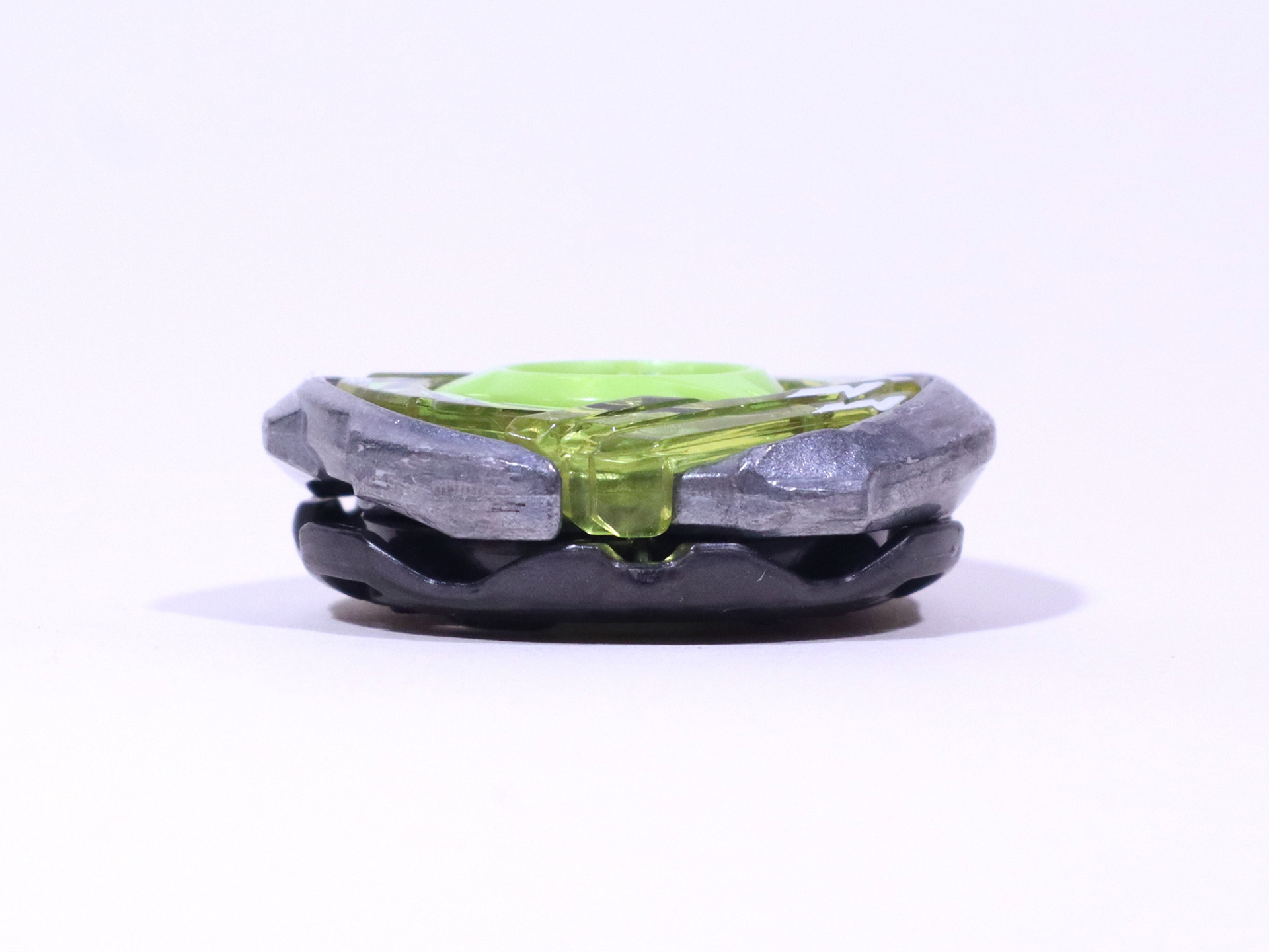 「CX-03 ペルセウスダークB6-80W」のアシストブレード「B(バンパー)」を装着すると流線型のアシストブレード下部がいい感じに「アーク」のブレードを包み込んでくれる