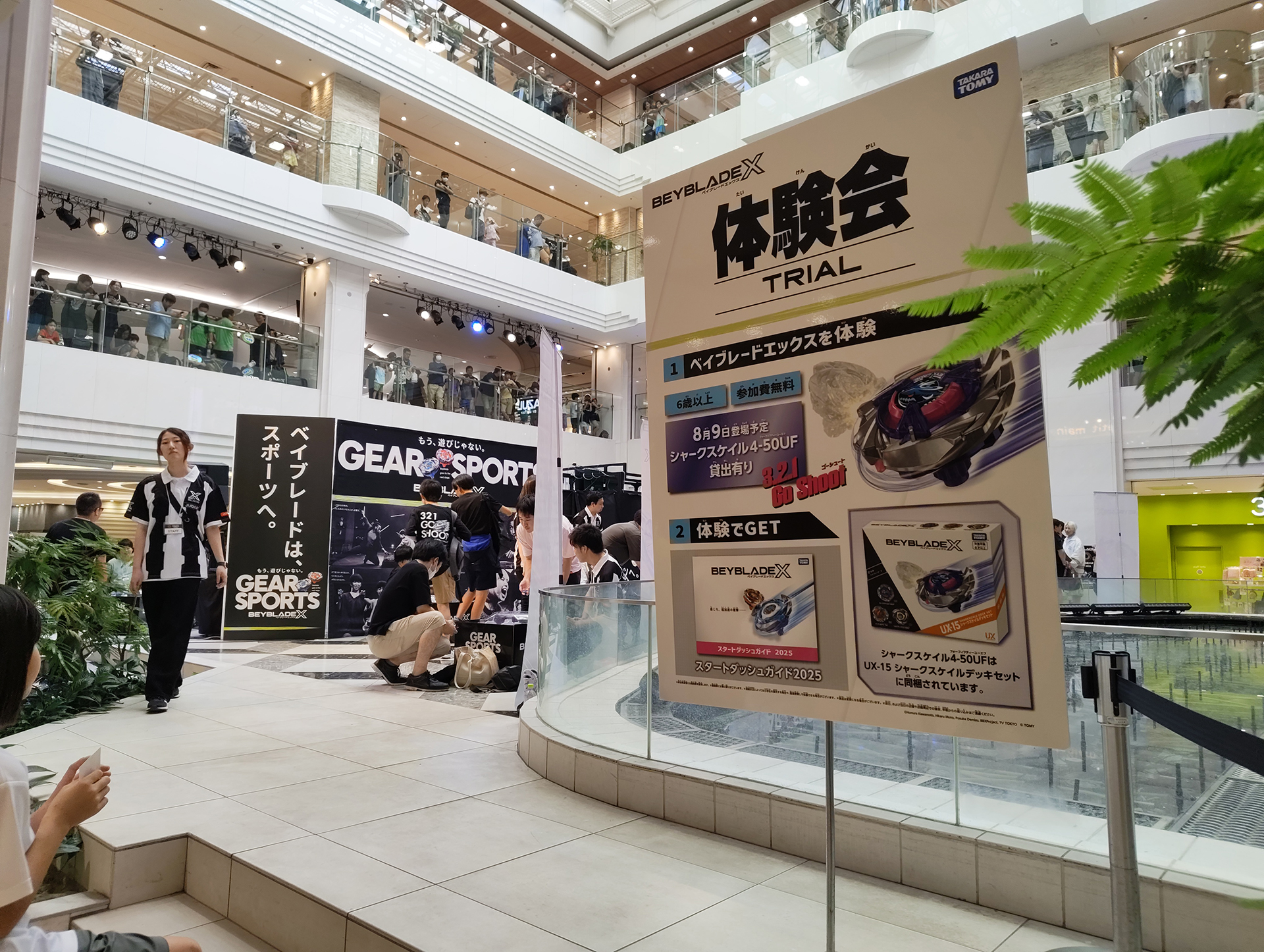 ステージの真裏は体験会エリアとなっている