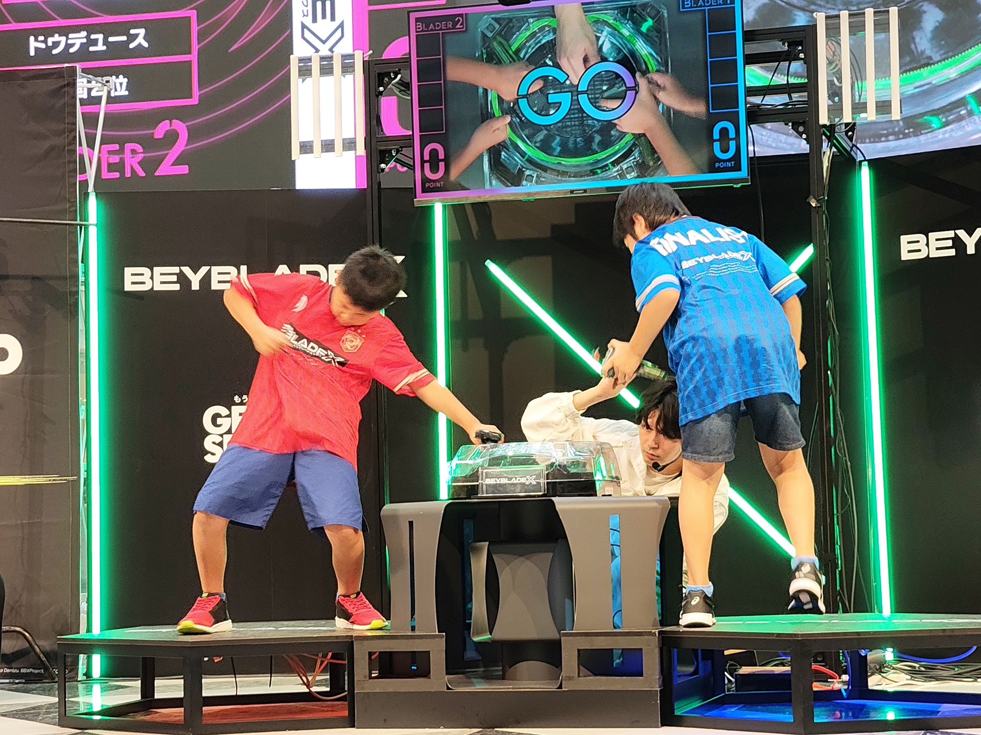 準決勝2戦目は中国予選2位のドウデュースと関西予選2位のバードの対戦。ドウデュースが逆転勝利で決勝に進出