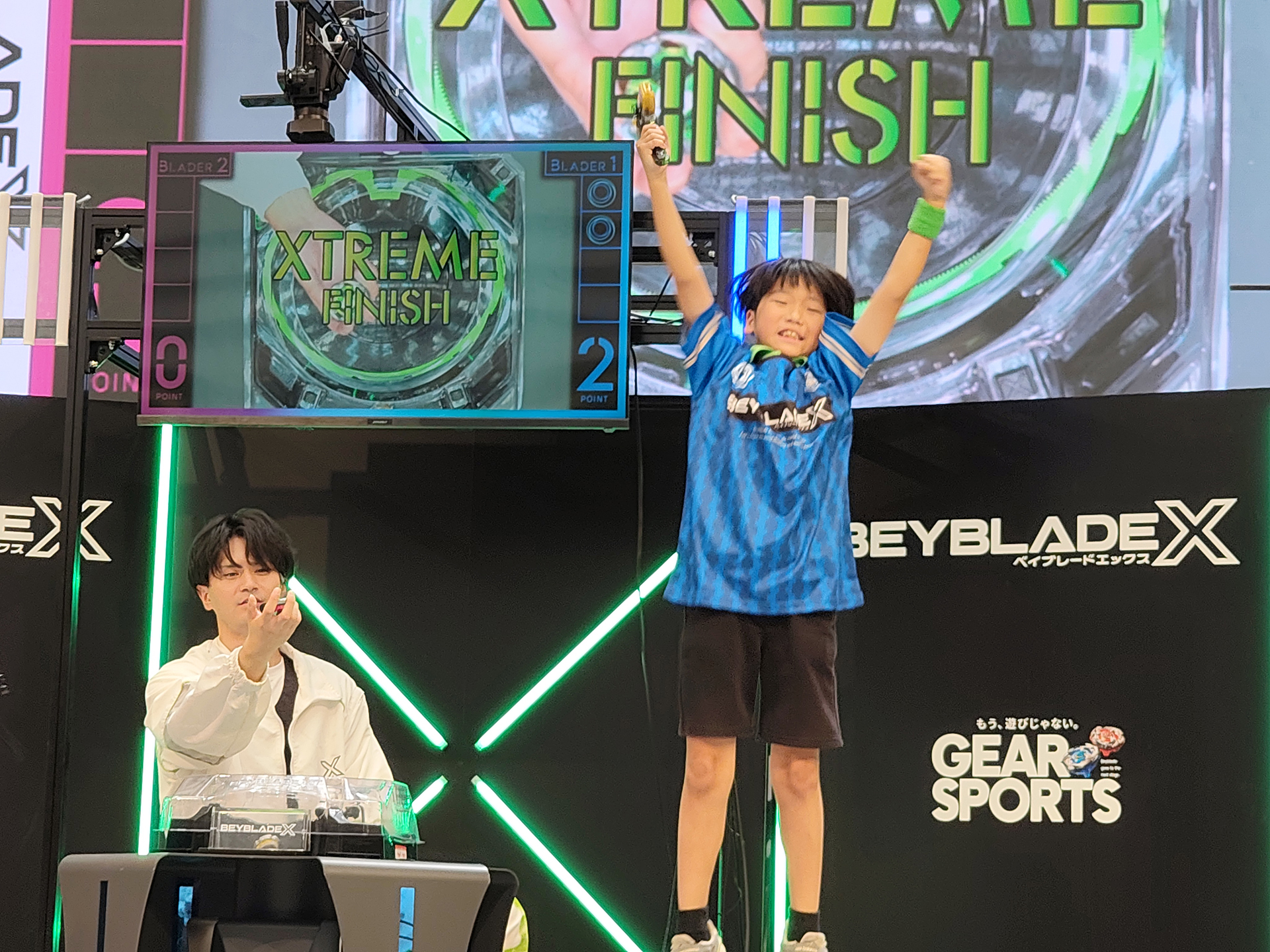 見事にストレートで勝利を決めて喜ぶ13-ミナト。お前がナンバーワンだ！