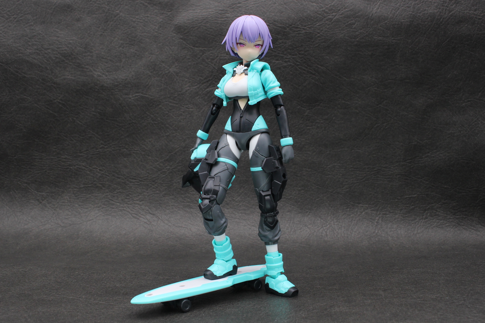 「30MS SIS-V00 ライディラ［カラーA］」。8月8日発売。価格は3,300円。本稿の画像の一部には別売りの「アクションベース7 [クリアカラー]」を使用している