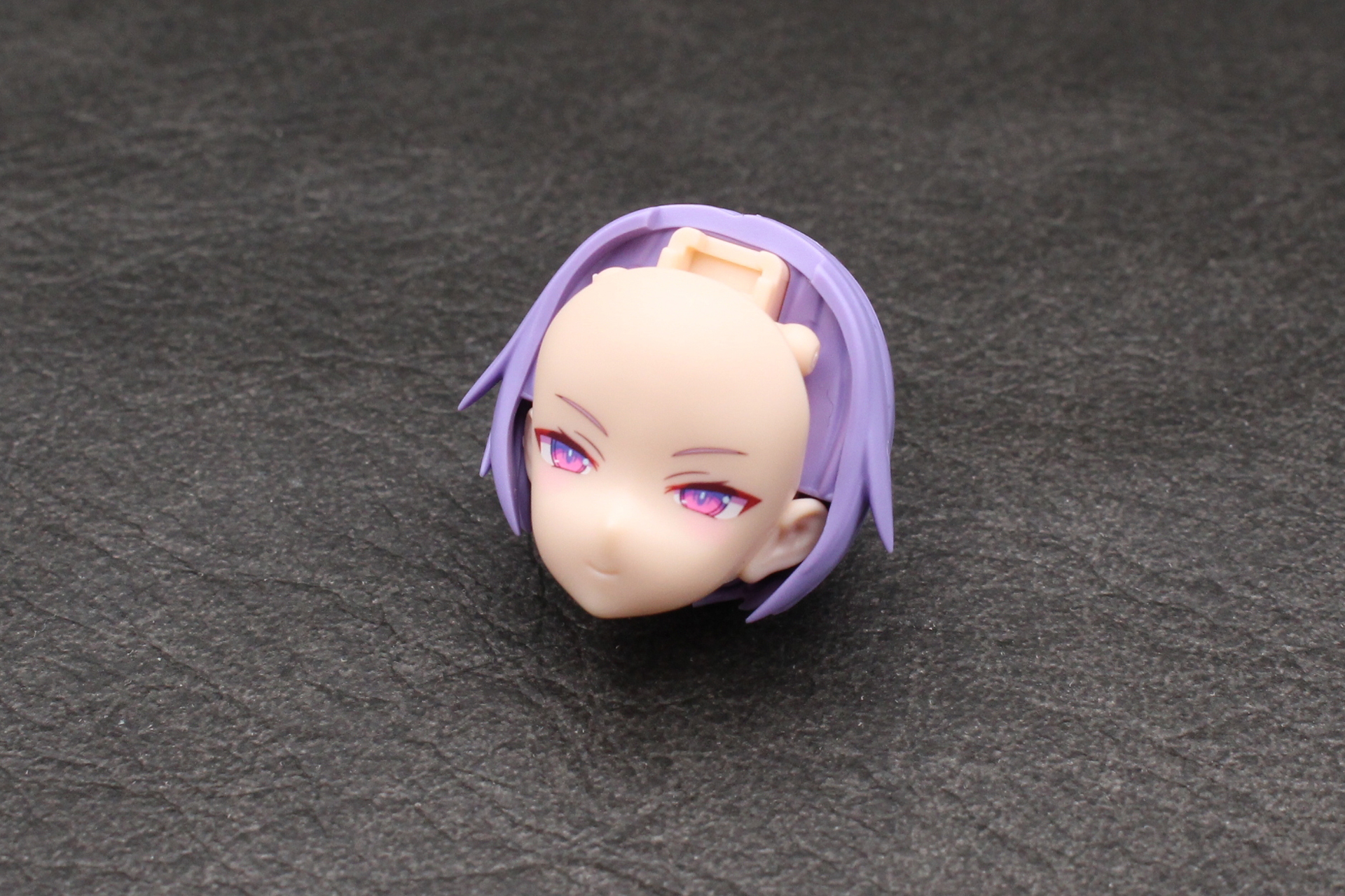 フェイスパーツを取り付ける