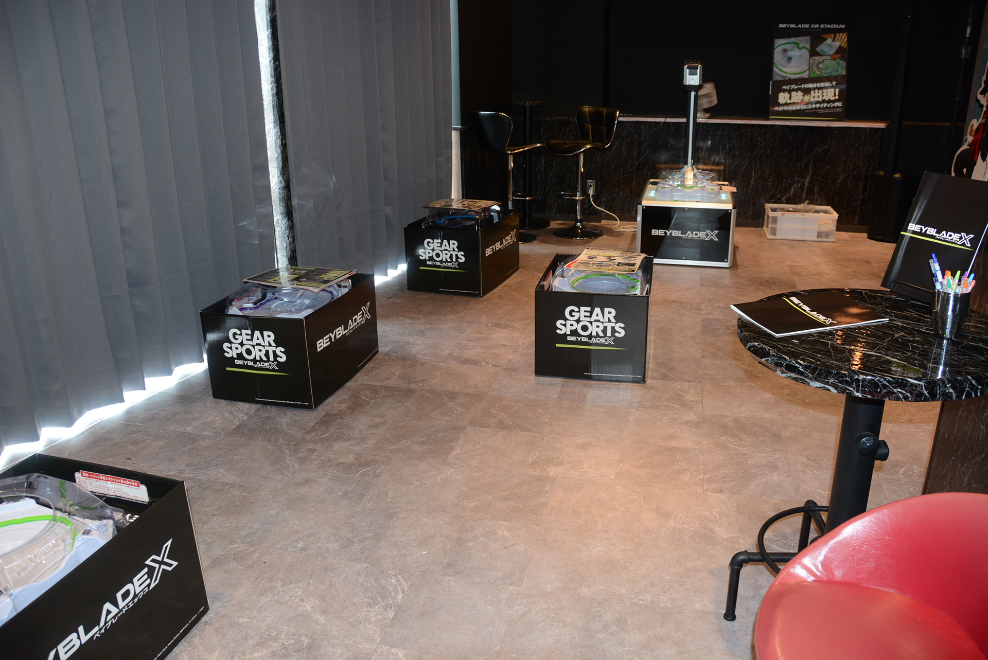 4台の対戦台が用意されている