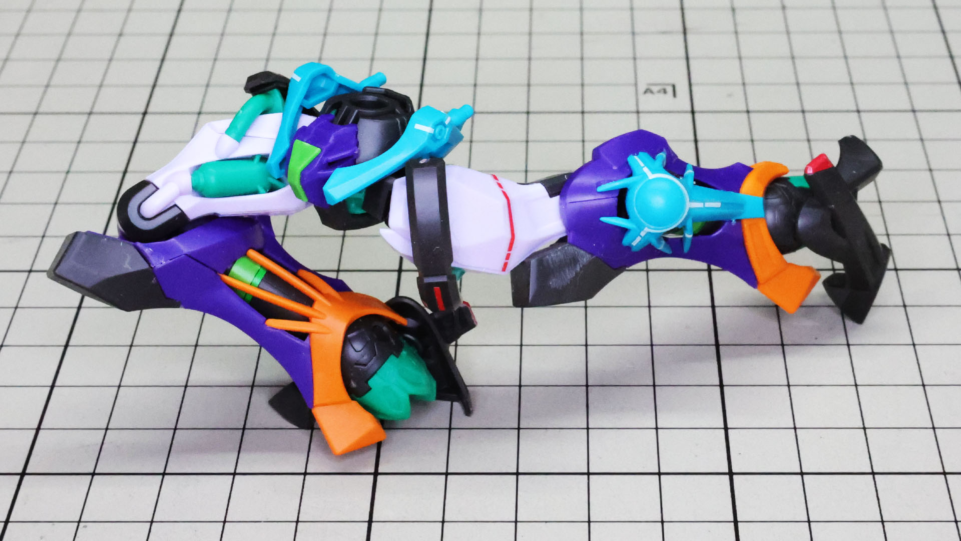 オリジナリティー溢れる関節構造で躍動的なポージングができそうです