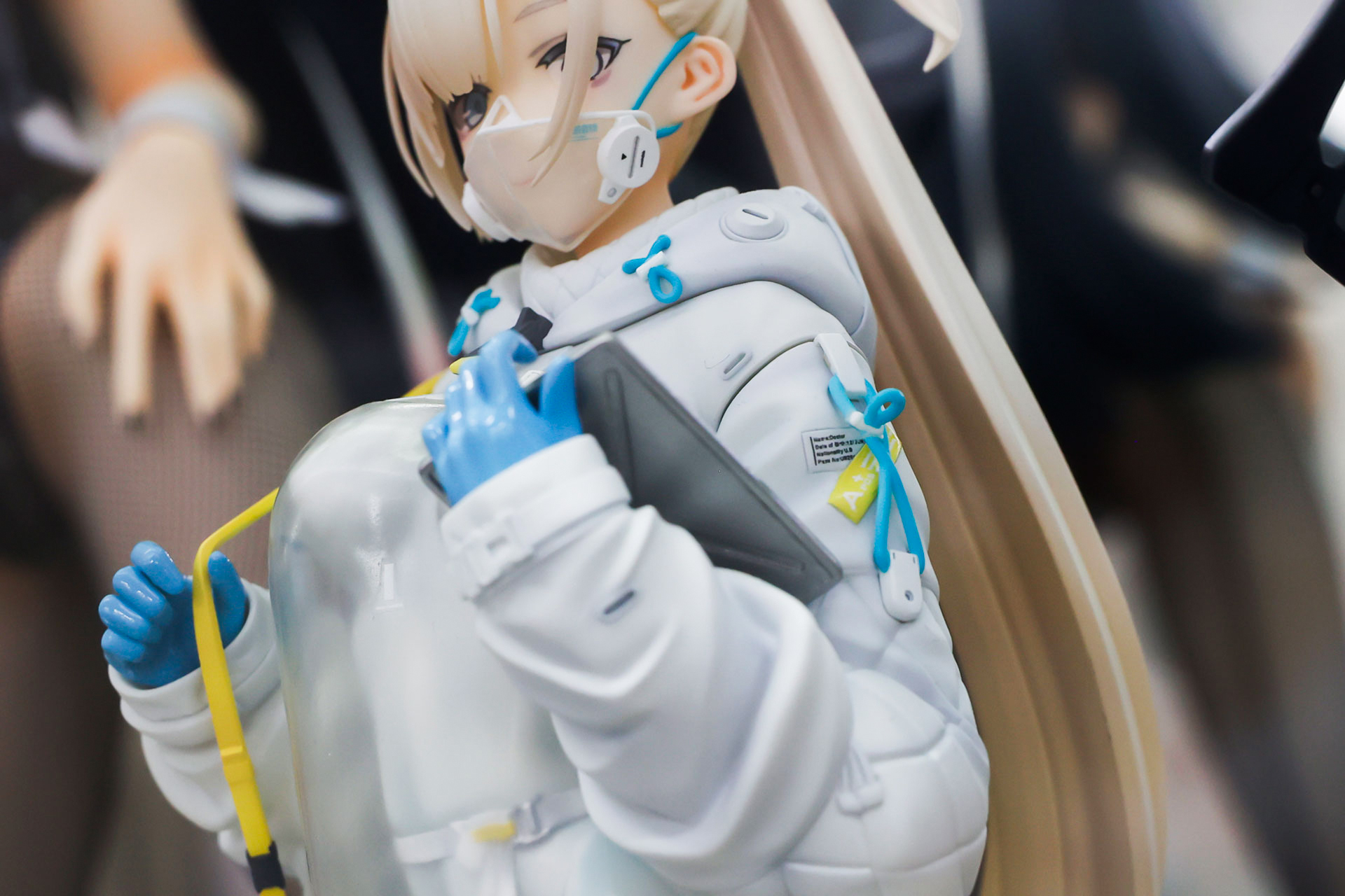 リボンやタグなどのデザインもクールだ