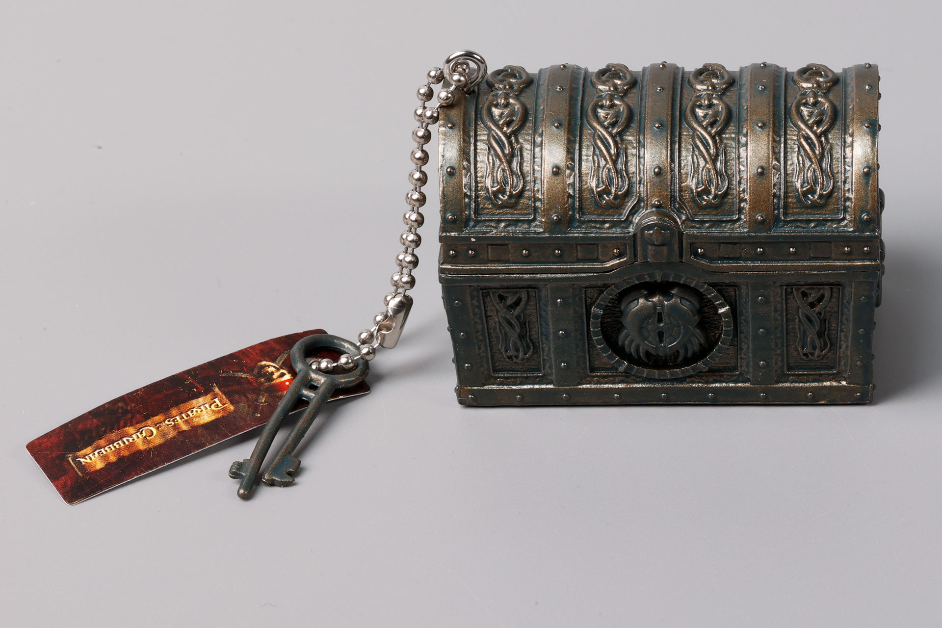 デイヴィ・ジョーンズの心臓を収めたチェストをミニチュア化