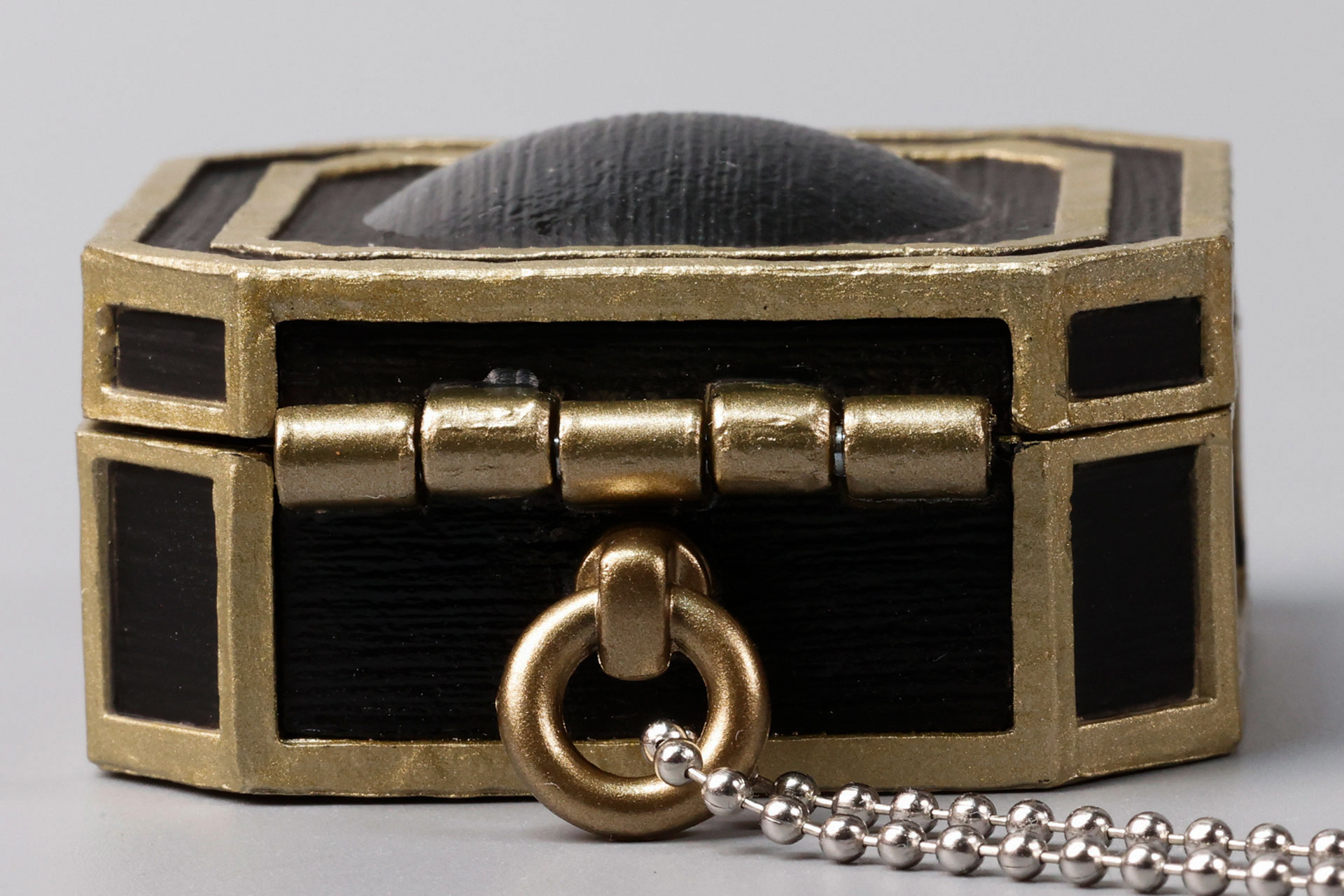 キーチェーンでカバンなどに付けておくこともできる