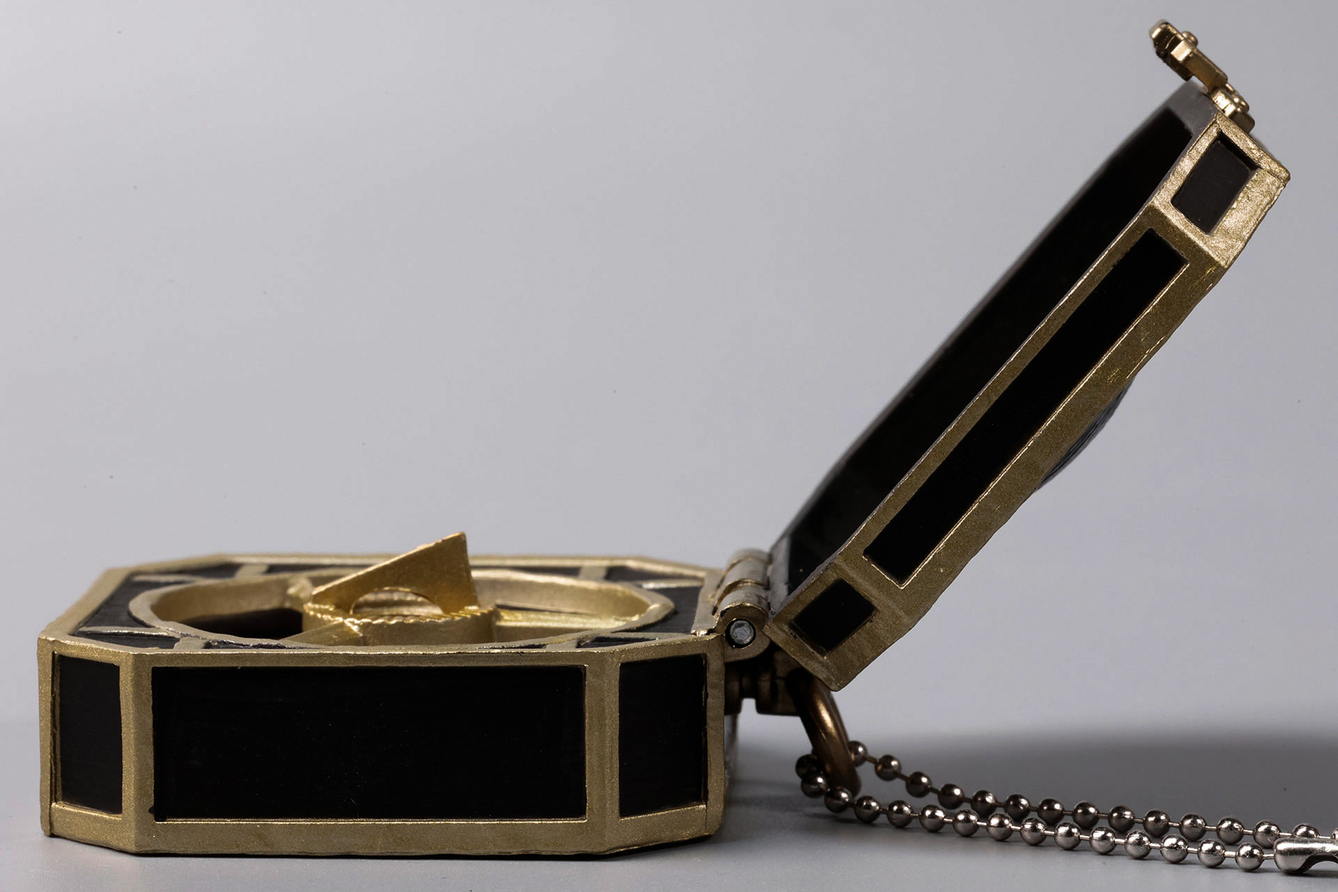 これぐらいの角度まで開けることが可能だ