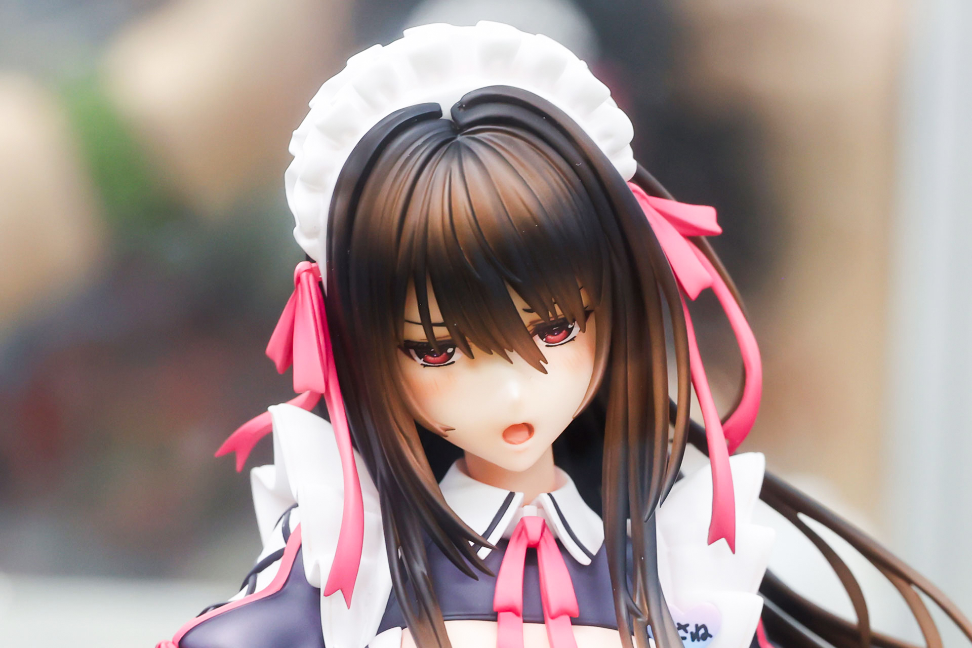 少し恥ずかしげな表情がキュートだ