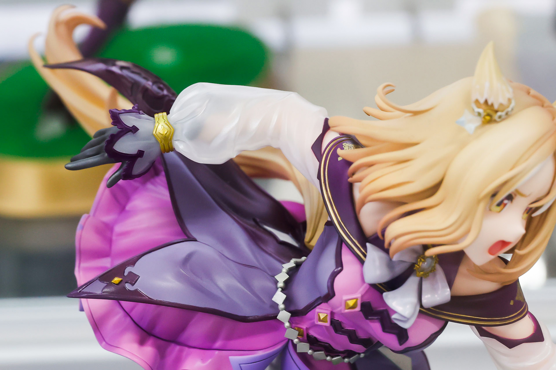 袖の部分はやや透けて見える