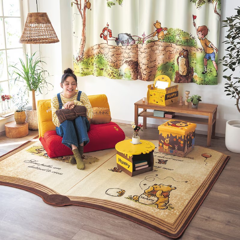 <a href="https://www.bellemaison.jp/shop/app/catalog/list/?categoryList=2&keyword=%31%32%32%33%32%31%30%7C%31%31%37%38%34%36%36%7C%31%32%33%36%31%32%37%7C%31%32%32%32%35%38%32&SHNCRTTKKRO_KBN=CT&PR=list_02_gacha&DM3_KBN=02_0002250" class="n" target="_blank">モデルとなったアイテムはベルメゾンのディズニーファンタジーショップで販売中</a>