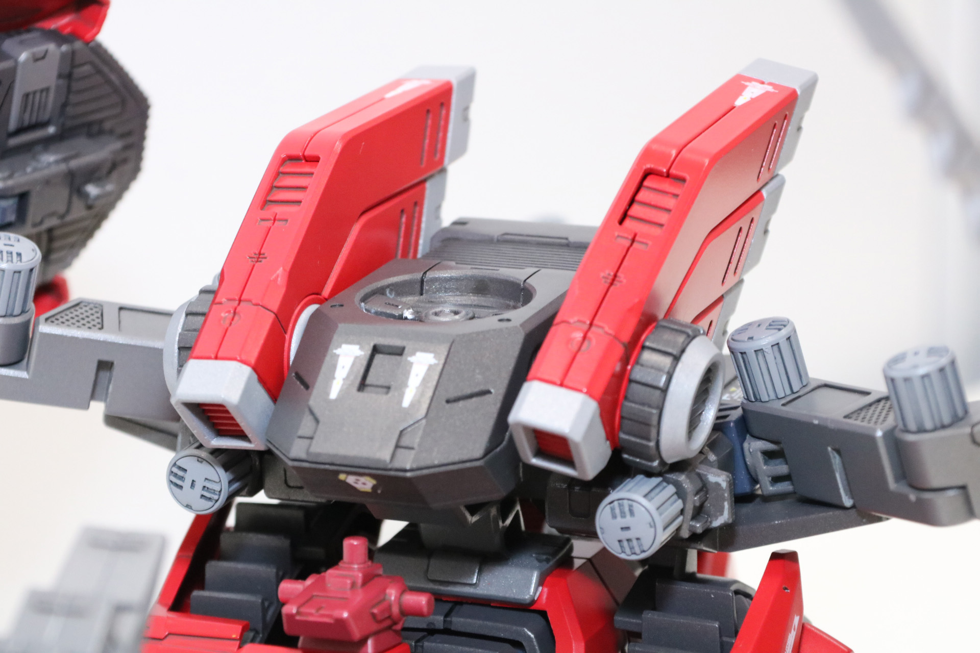 背部ユニットのウイングスラスター