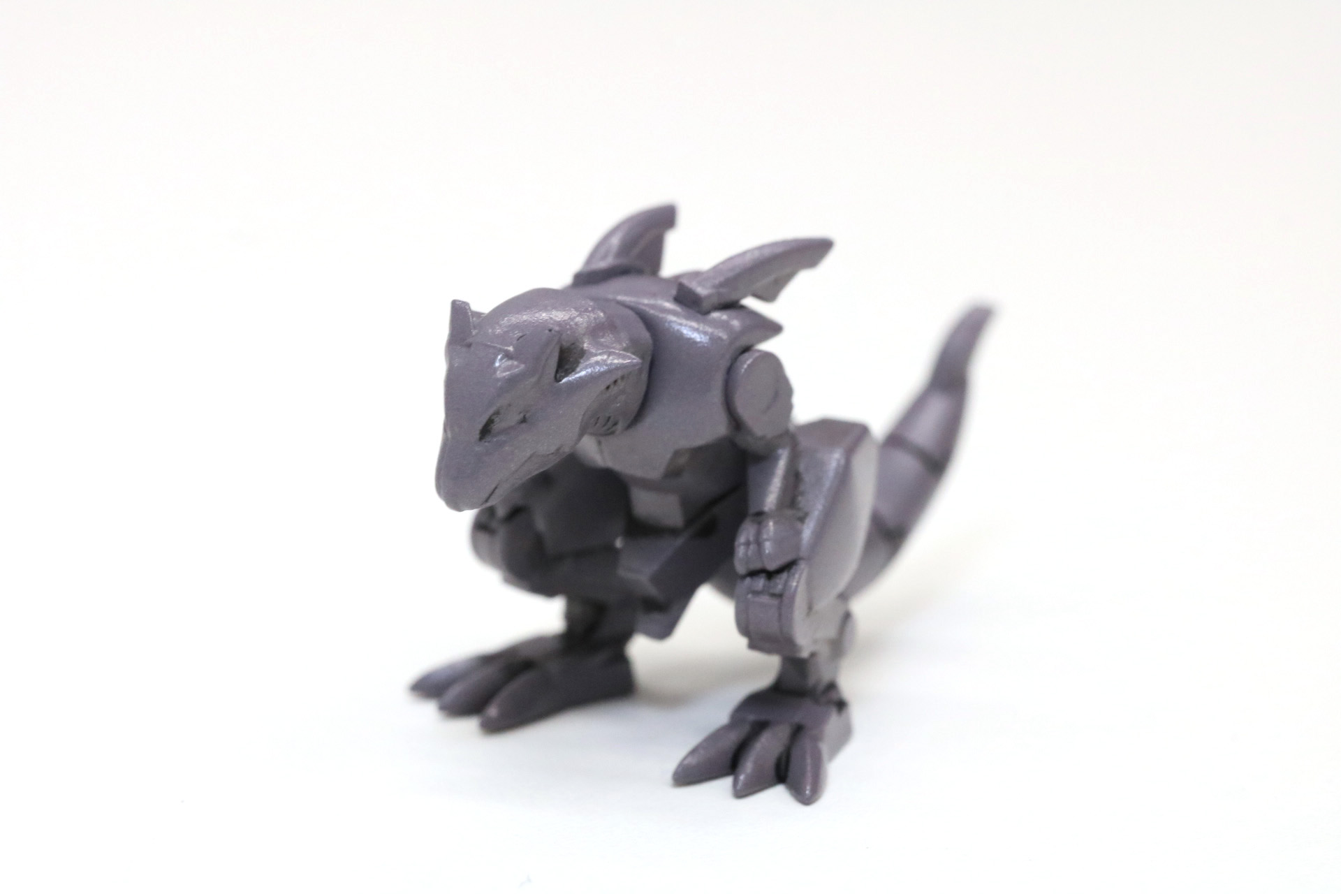 レイヴンの相棒であるオーガノイド・シャドーもフィギュア化