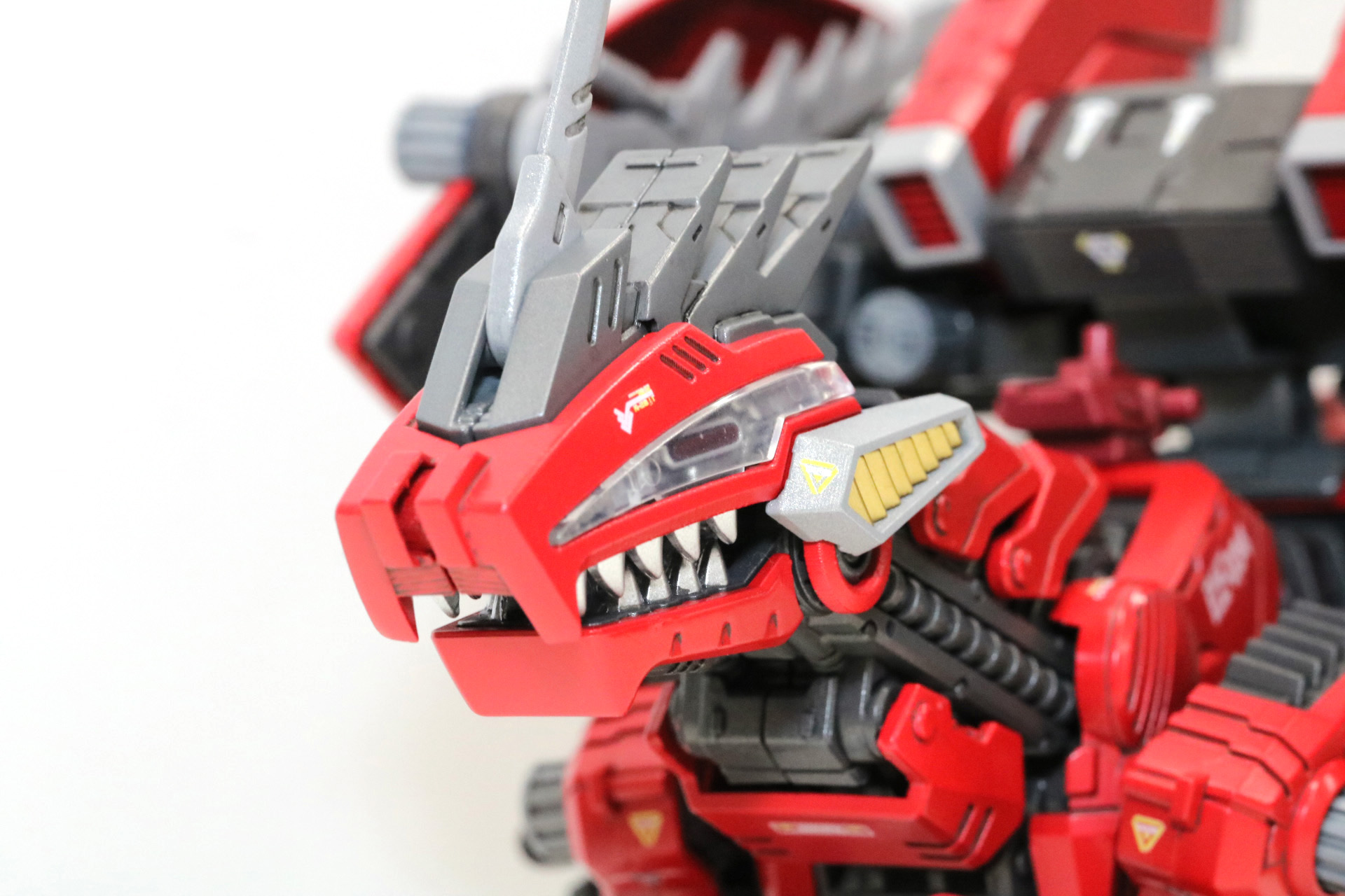 パーツ分けと塗装済みパーツによって細かな色分けを実現