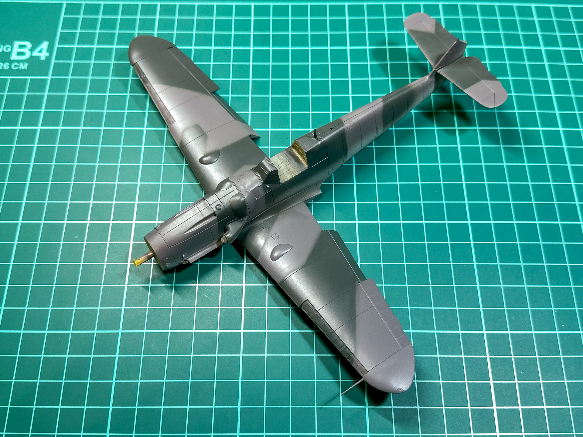 迷彩塗装が完了した機体。程よくぼかしの利いた迷彩柄となりました。