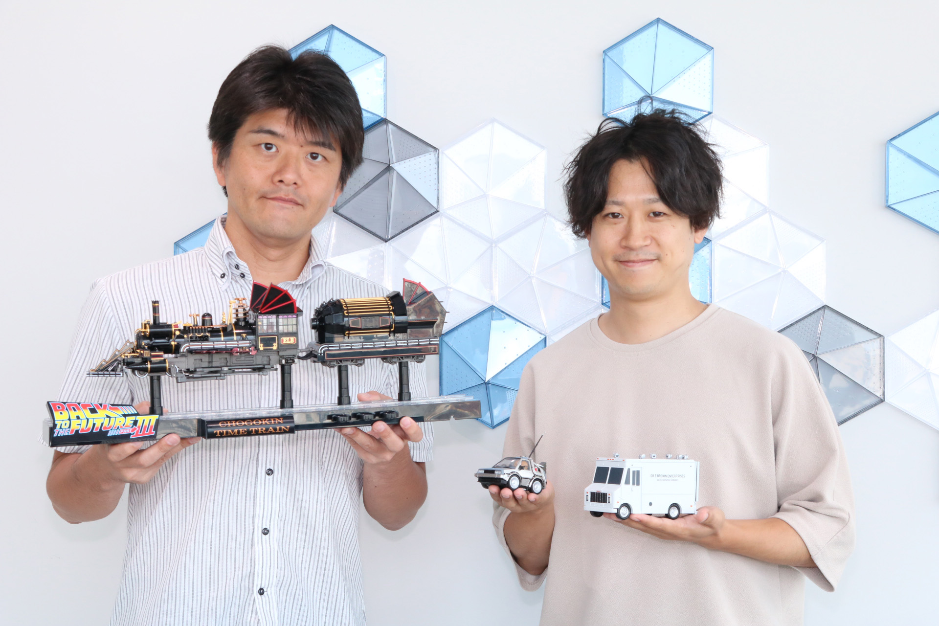 BANDAI SPIRITS コレクターズ事業部 ロボット企画1チーム マネージャー 寺野彰氏（左）とタカラトミー キャラクタービジネス部ホビーキャラクター事業室コレクター事業部企画マーケティング課上級主任 宮内貴之氏（右）