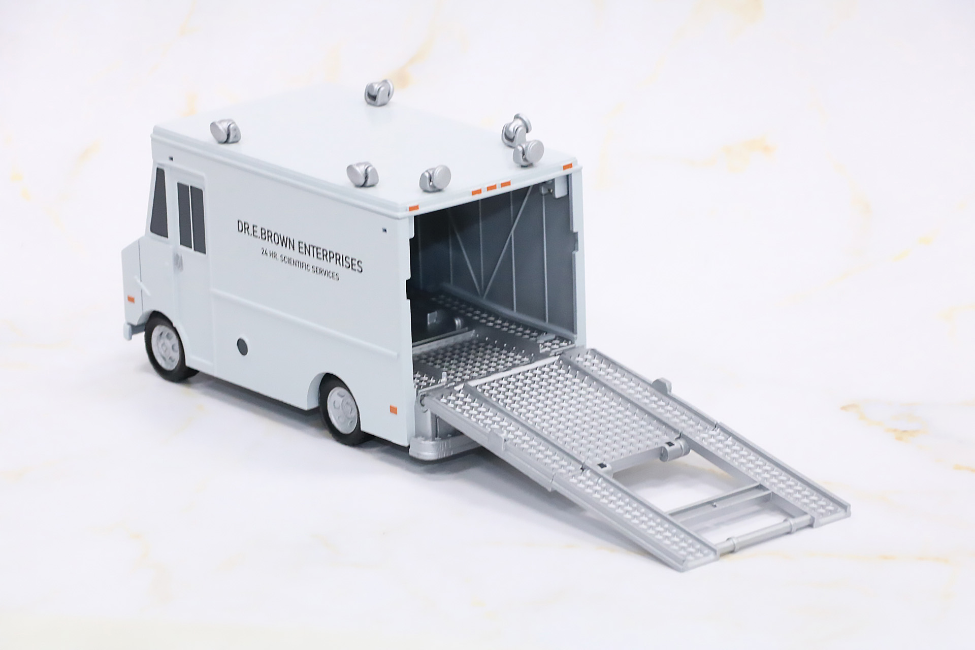 タイムマシンの運搬や初登場シーンも再現できる