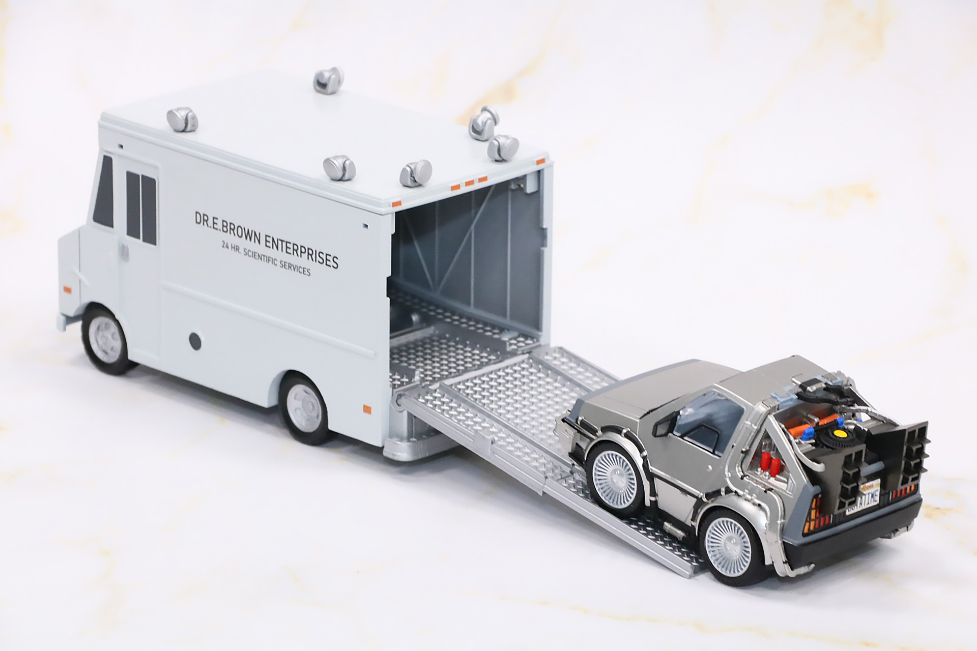 タイムマシンの運搬や初登場シーンも再現できる