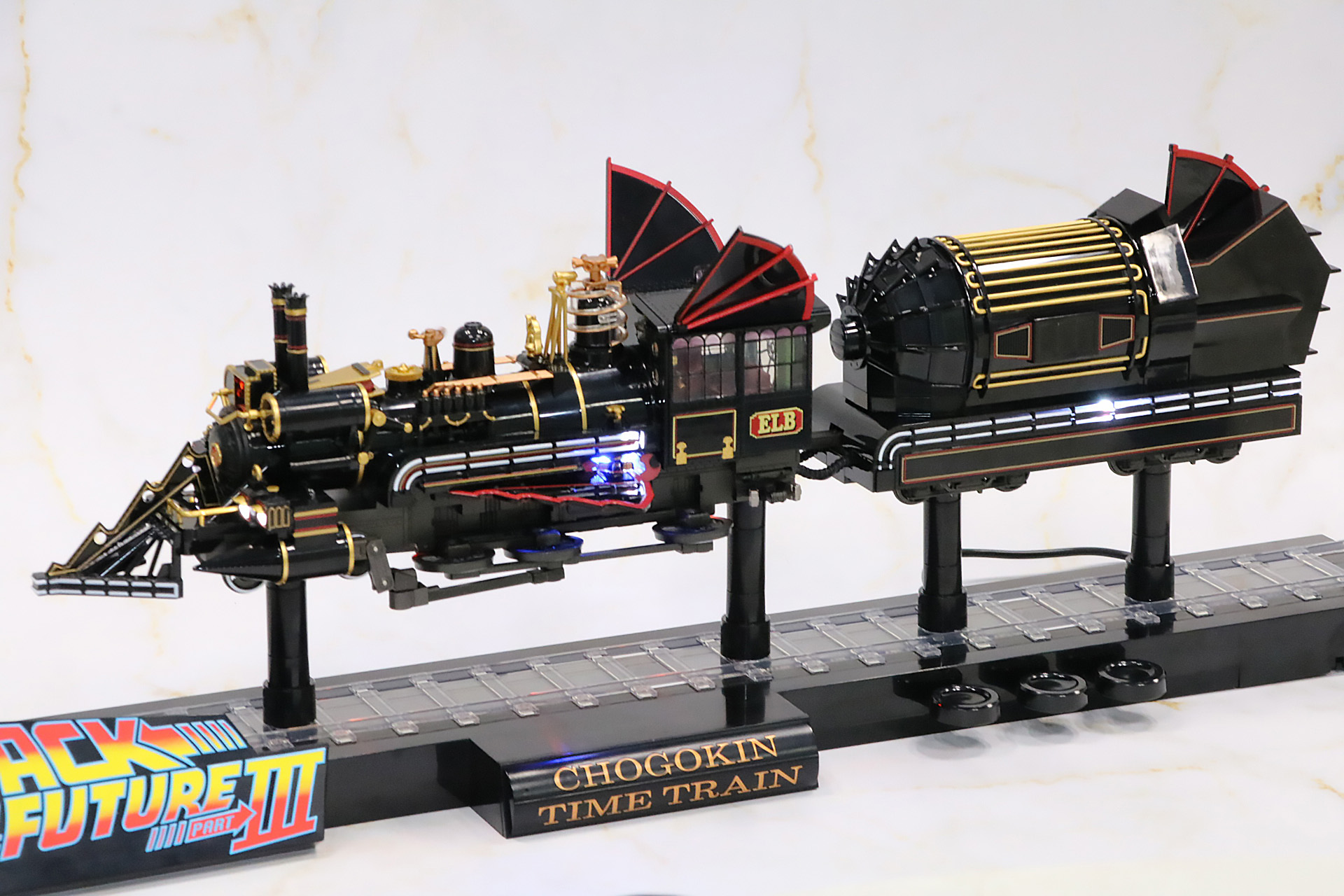 映画のラストシーンを飾る飛行モードを再現できる