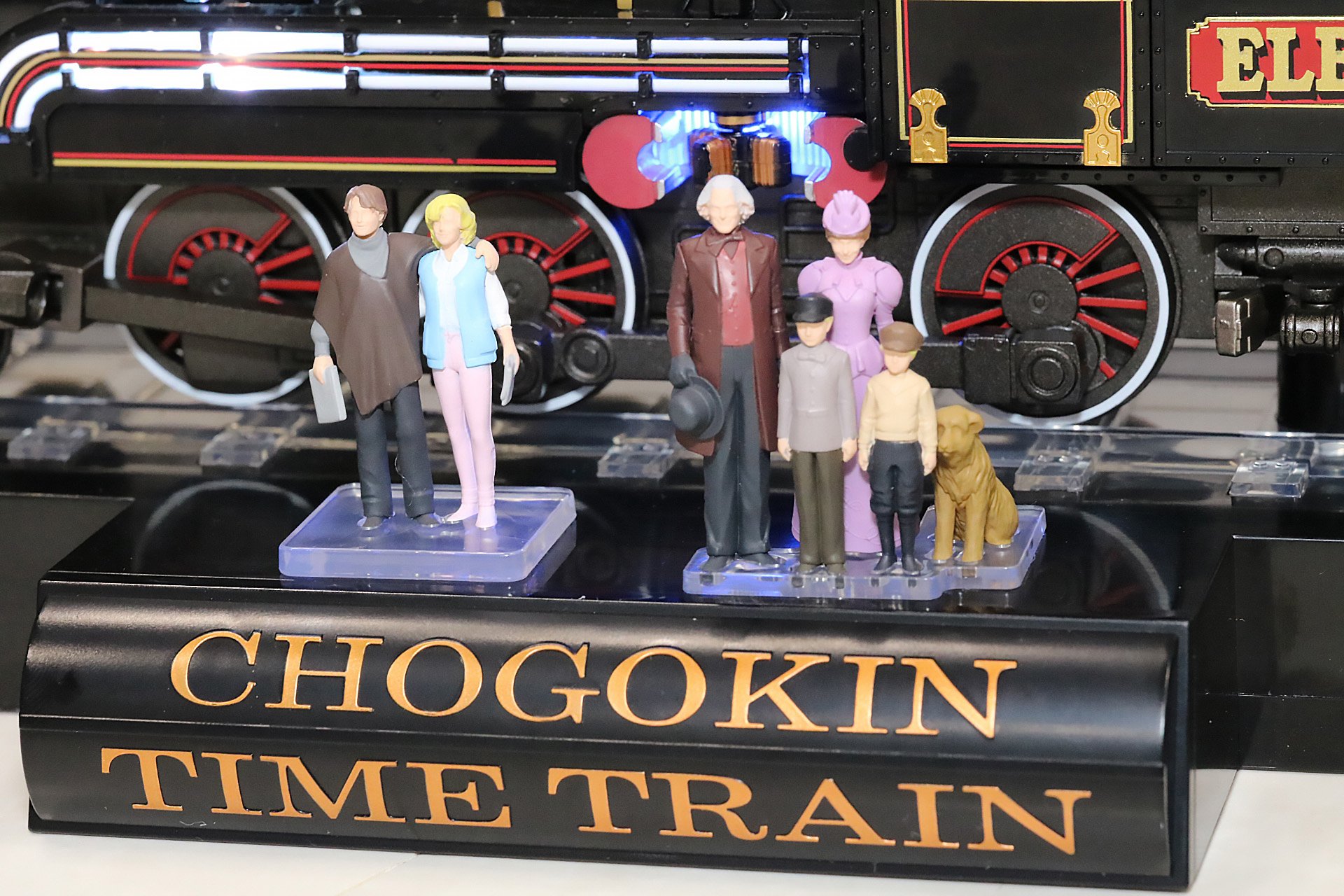 「超合金TIME TRAIN」と同スケールで造形されたマーティたち