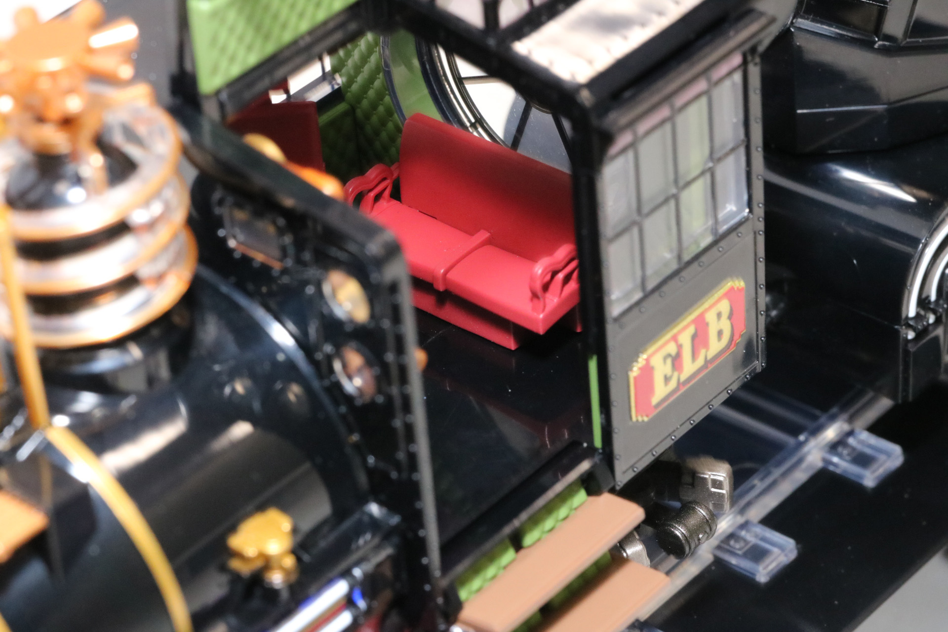 後部にはシートも造形されている