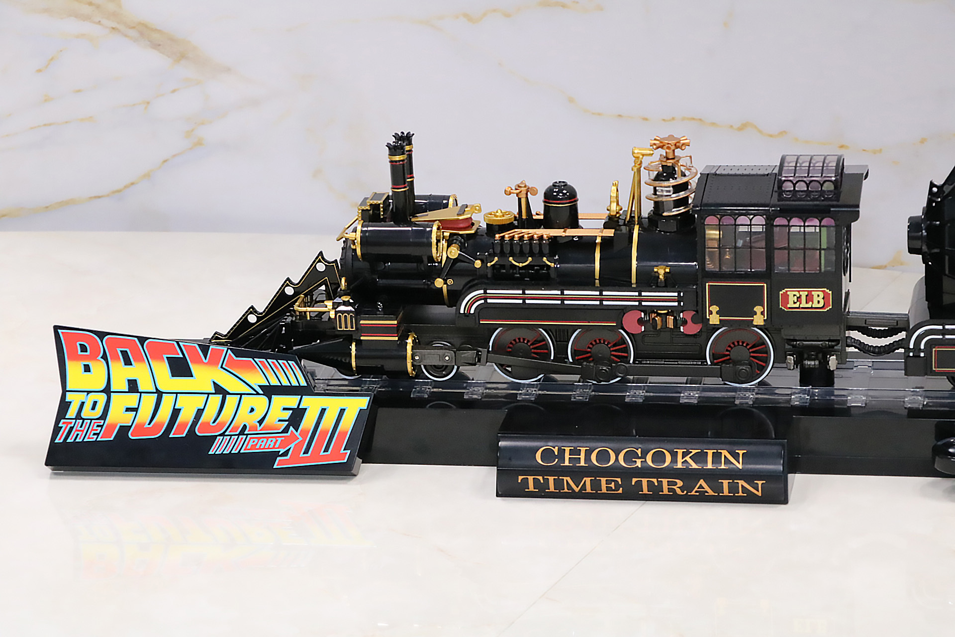 『バック・トゥ・ザ・フューチャー PART 3』に登場した蒸気機関車型タイムマシンが「超合金」シリーズに登場