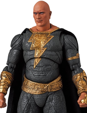 DCのアンチヒーロー「ブラックアダム」がゴールドスーツ版で