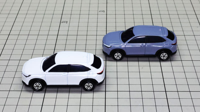 サイド：SUVらしさとクーペの美しさで魅せる