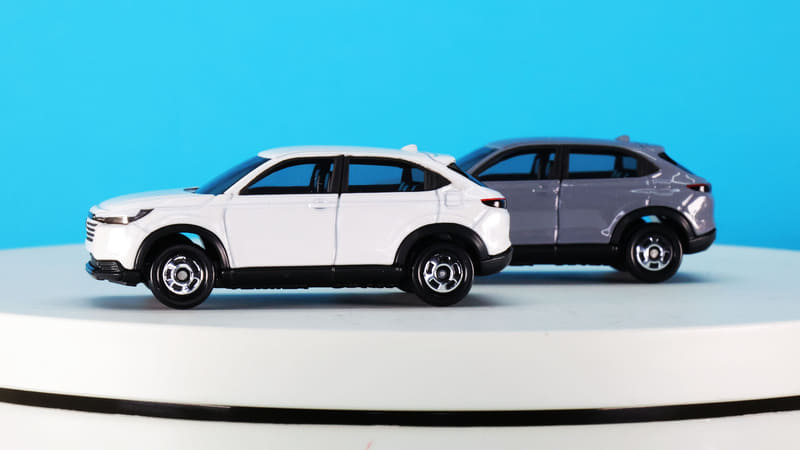 前後タイヤハウスを覆うブラック部分もアクティブな性格を強調させます