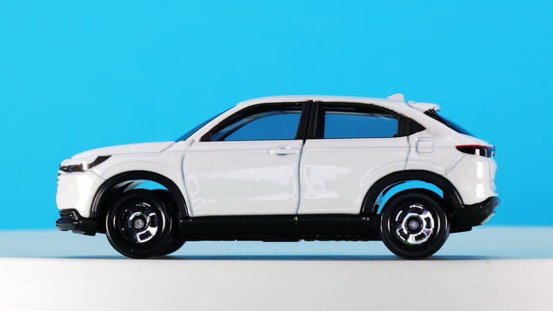 フロントの立ち上がりとルーフからリアへのラインが美しい