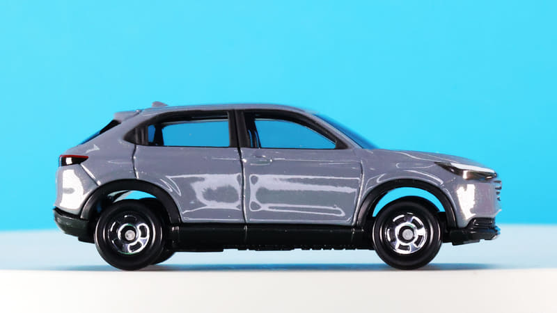 グレーのカラーではサイドのキャラクターラインが引き立ちます