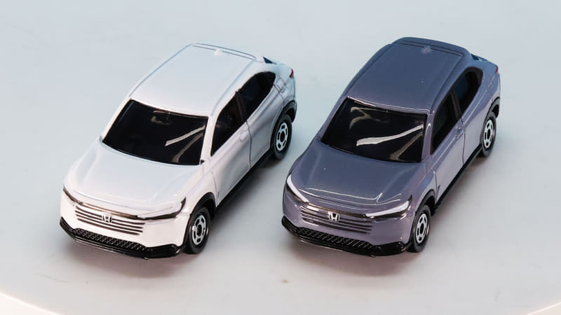 高速道路のパーキングに並んでるイメージだとかわいいさも感じる光景が広がります